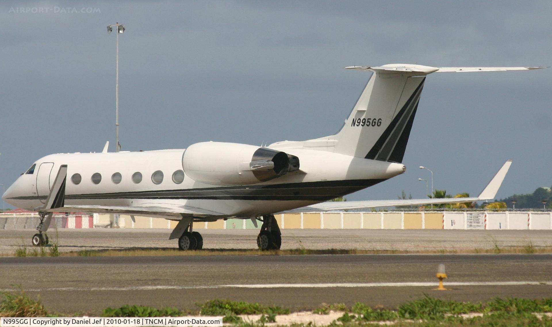 N995GG, 1988 Gulfstream Aerospace G-IV C/N 1074, N995GG park on the main ramp
