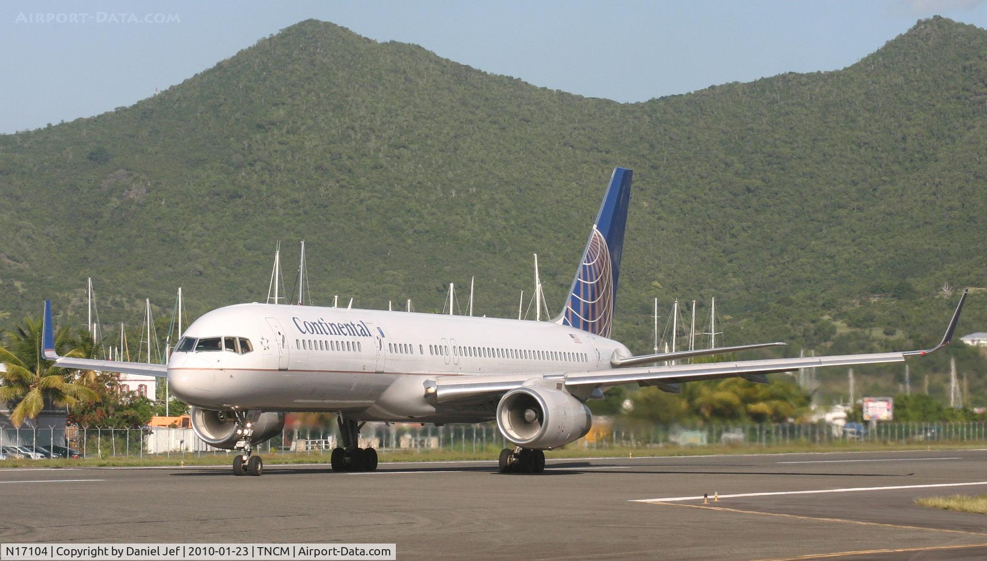N17104, 1994 Boeing 757-224 C/N 27294, Continental N17104 departing TNCM runway 28