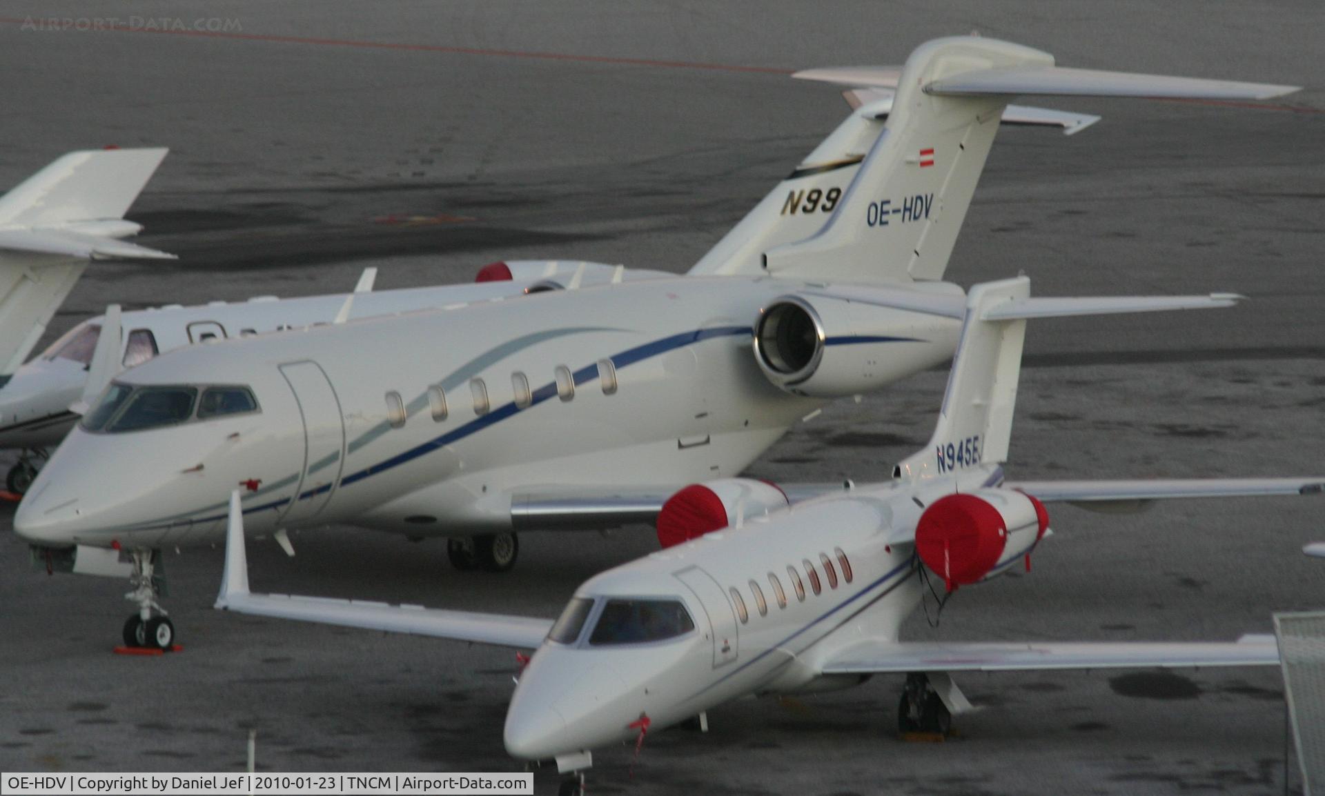 OE-HDV, 2009 Bombardier Challenger 300 (BD-100-1A10) C/N 20261, OE-HDV park on the main ramp