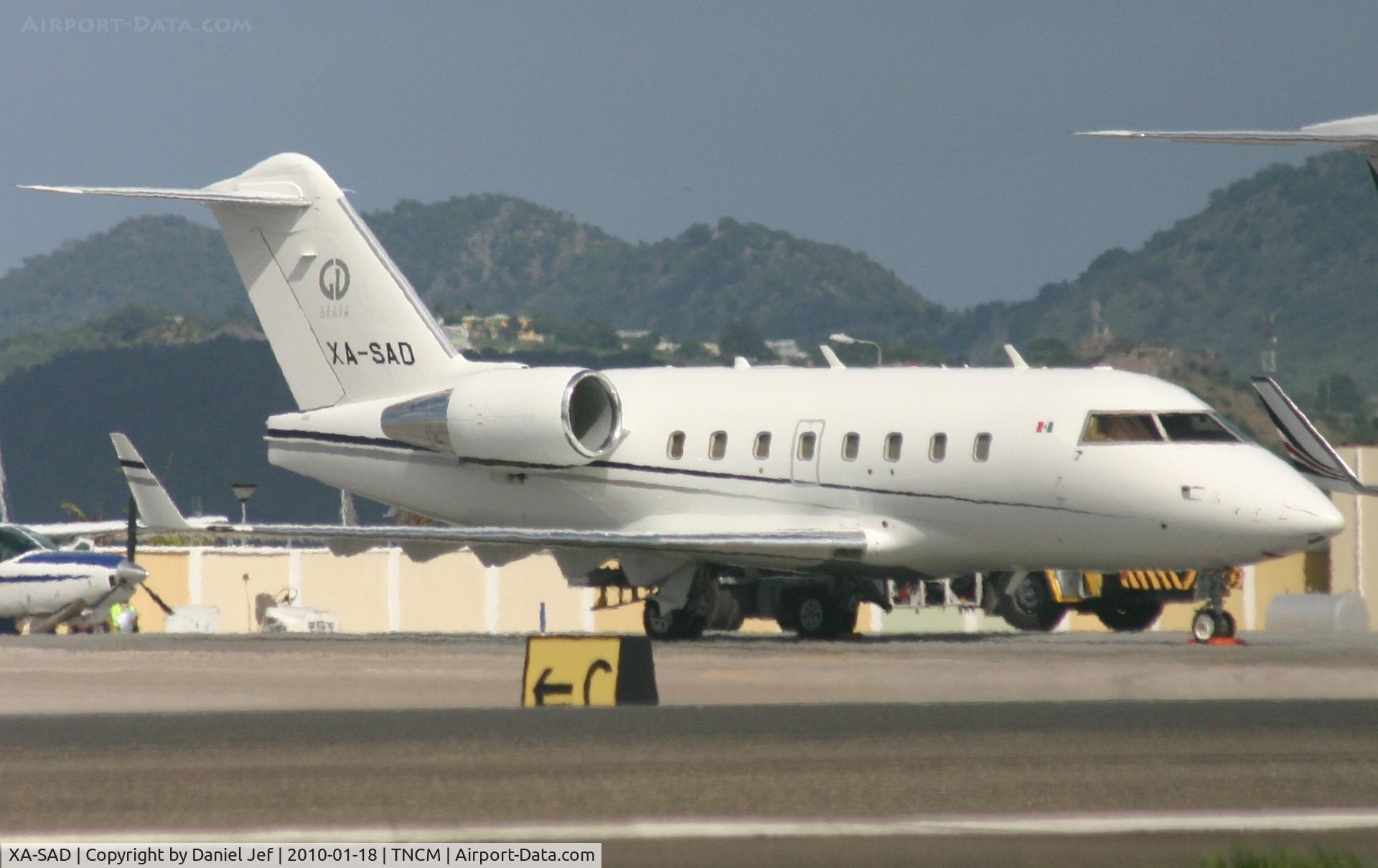 XA-SAD, 2005 Bombardier Challenger 604 (CL-600-2B16) C/N 5630, XA-SAD park on the main ramp