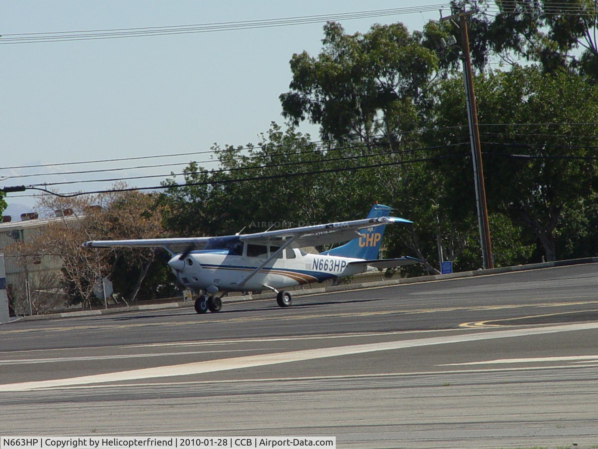 N663HP, 2000 Cessna T206H Turbo Stationair C/N T20608212, Turning around waiting for N661HP to clear runway