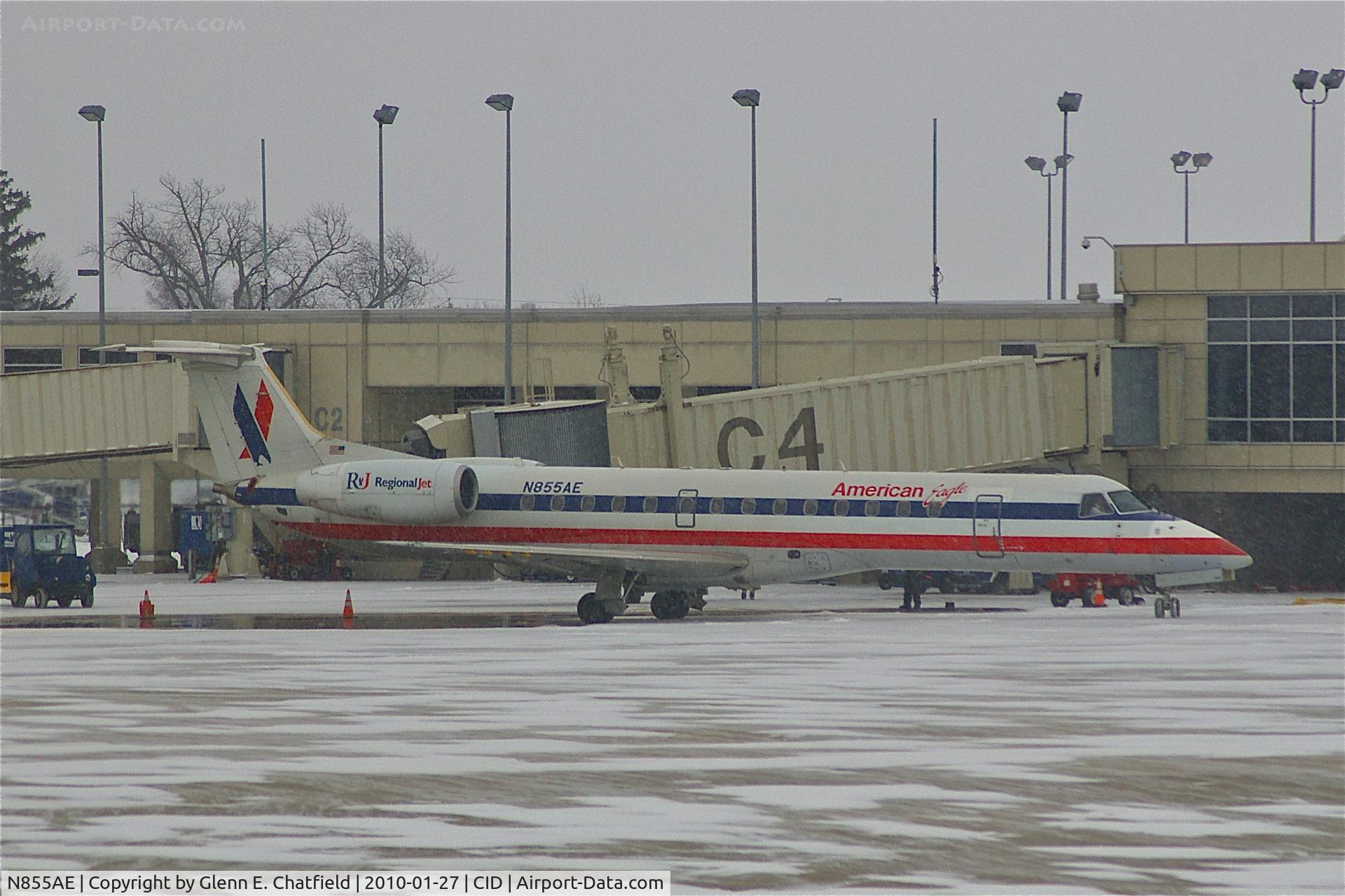 N855AE, 2003 Embraer ERJ-140LR (EMB-135KL) C/N 145747, Pulling out of the gate during light snow