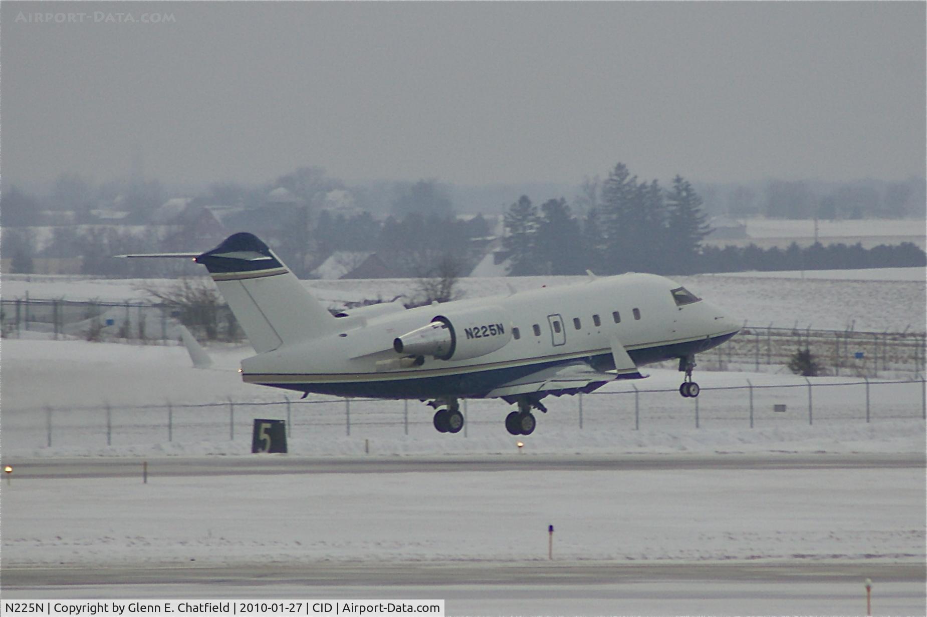 N225N, 2006 Bombardier Challenger 604 (CL-600-2B16) C/N 5652, Departing Runway 27, light snow falling