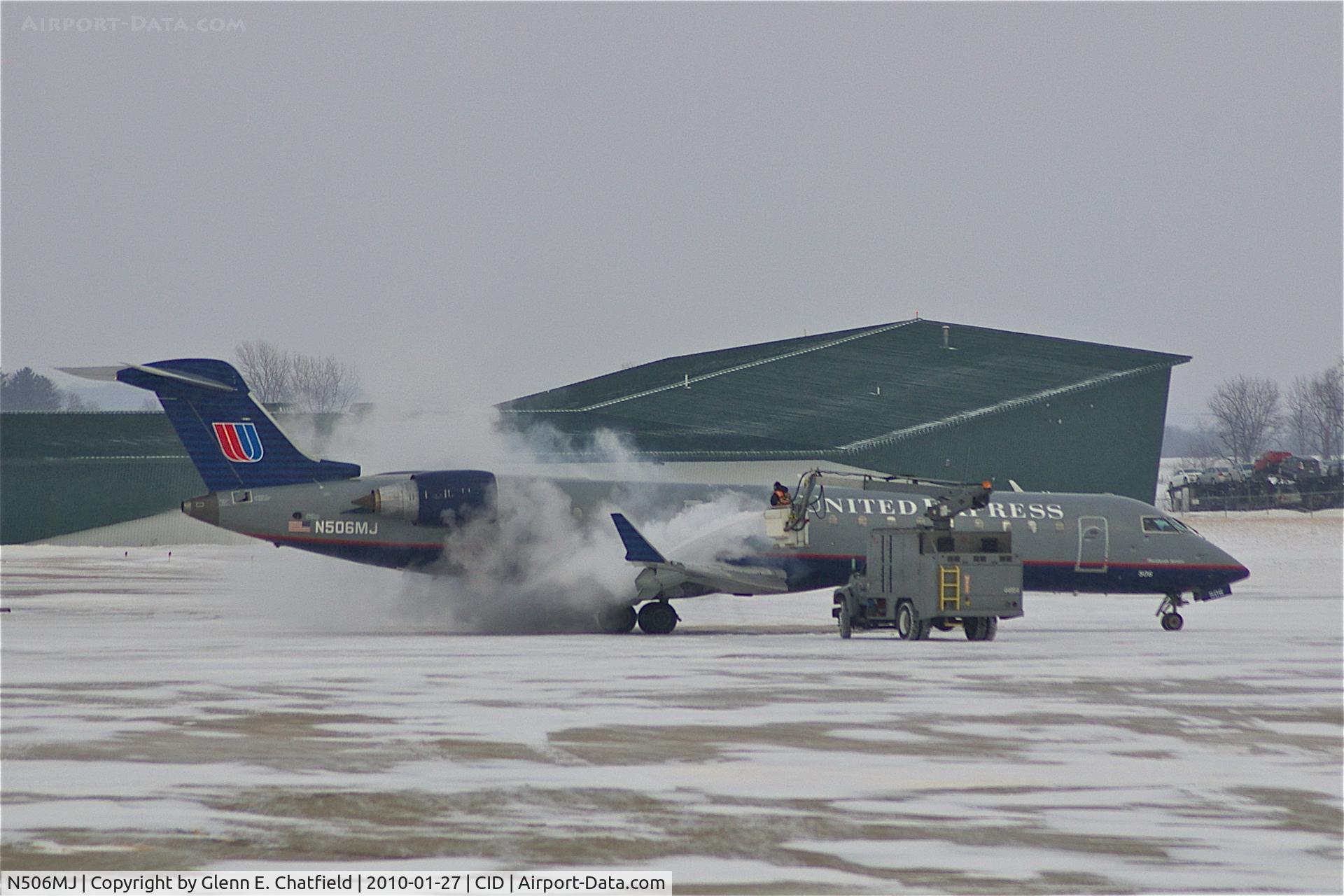 N506MJ, 2002 Bombardier RJ-700 (CL-600-2C10) Regional Jet C/N 10073, De-icing during light snow