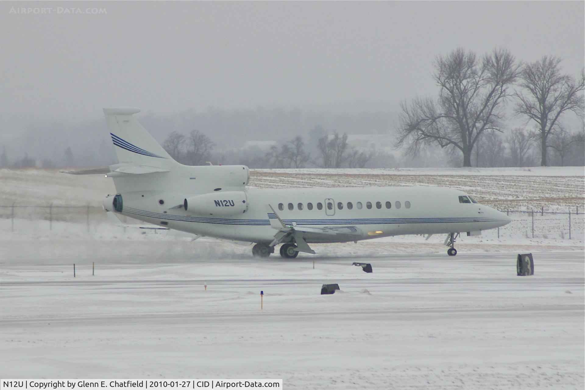 N12U, 2008 Dassault Falcon 7X C/N 53, Rolling out after landing on Runway 27 during snow shower