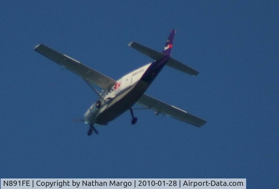 N891FE, 1990 Cessna 208B C/N 208B0221, Caught flying over Ocean Beach Pier, San Diego, CA
