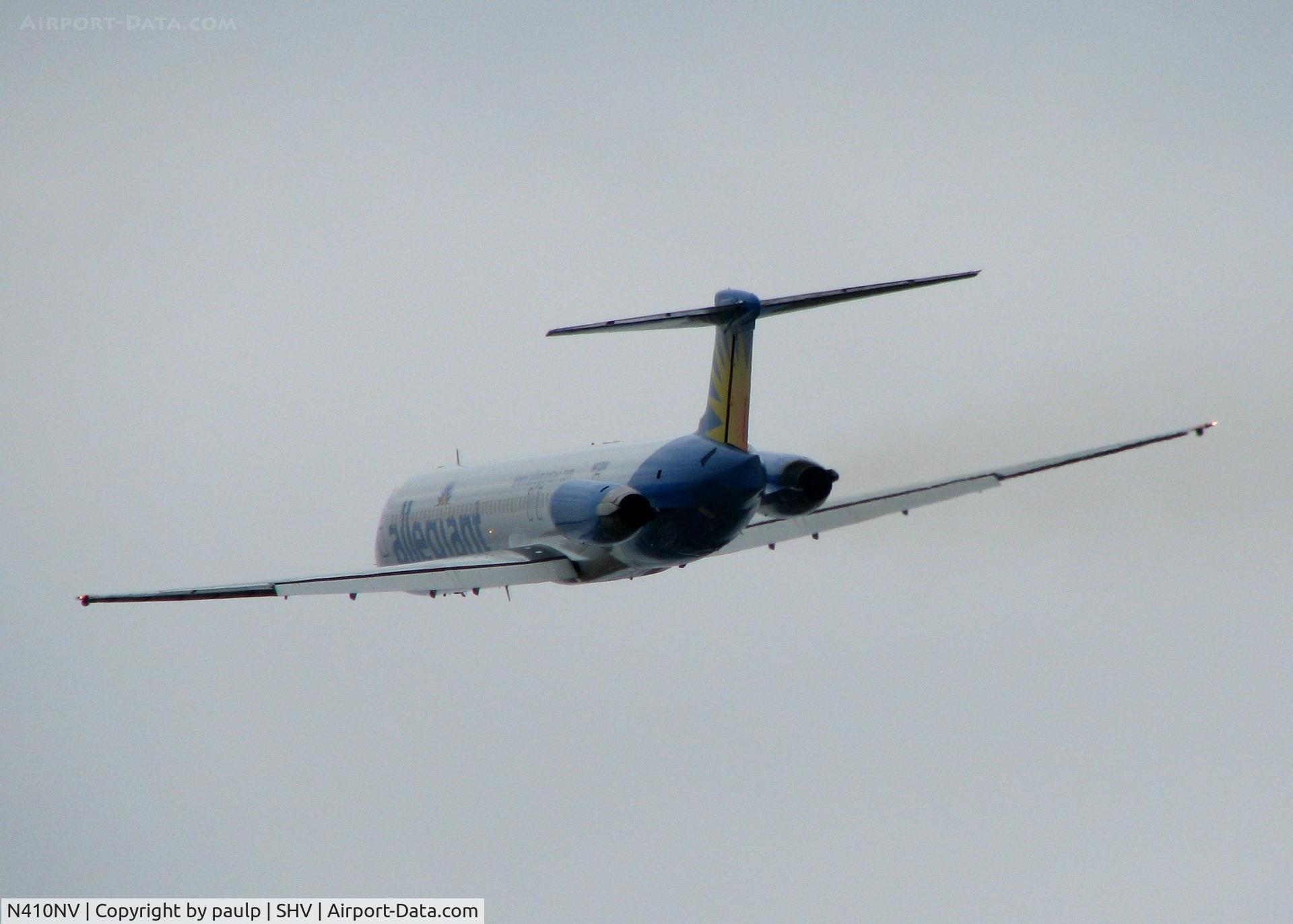 N410NV, 1992 McDonnell Douglas MD-83 (DC-9-83) C/N 49965, Off of runway 23 at Shreveport Regional.