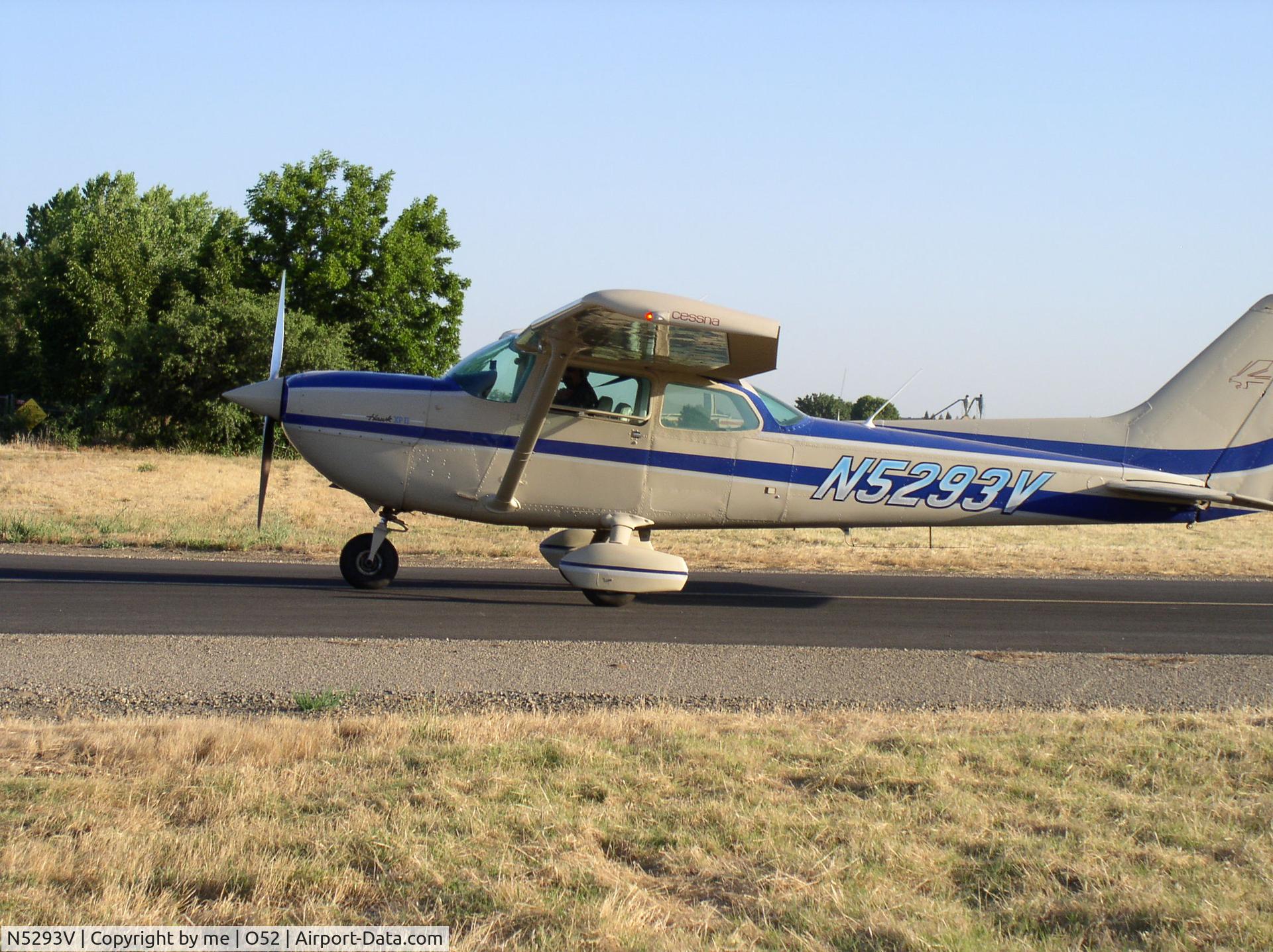 N5293V, 1977 Cessna R172K Hawk XP C/N R1722286, taxiing to tie downs