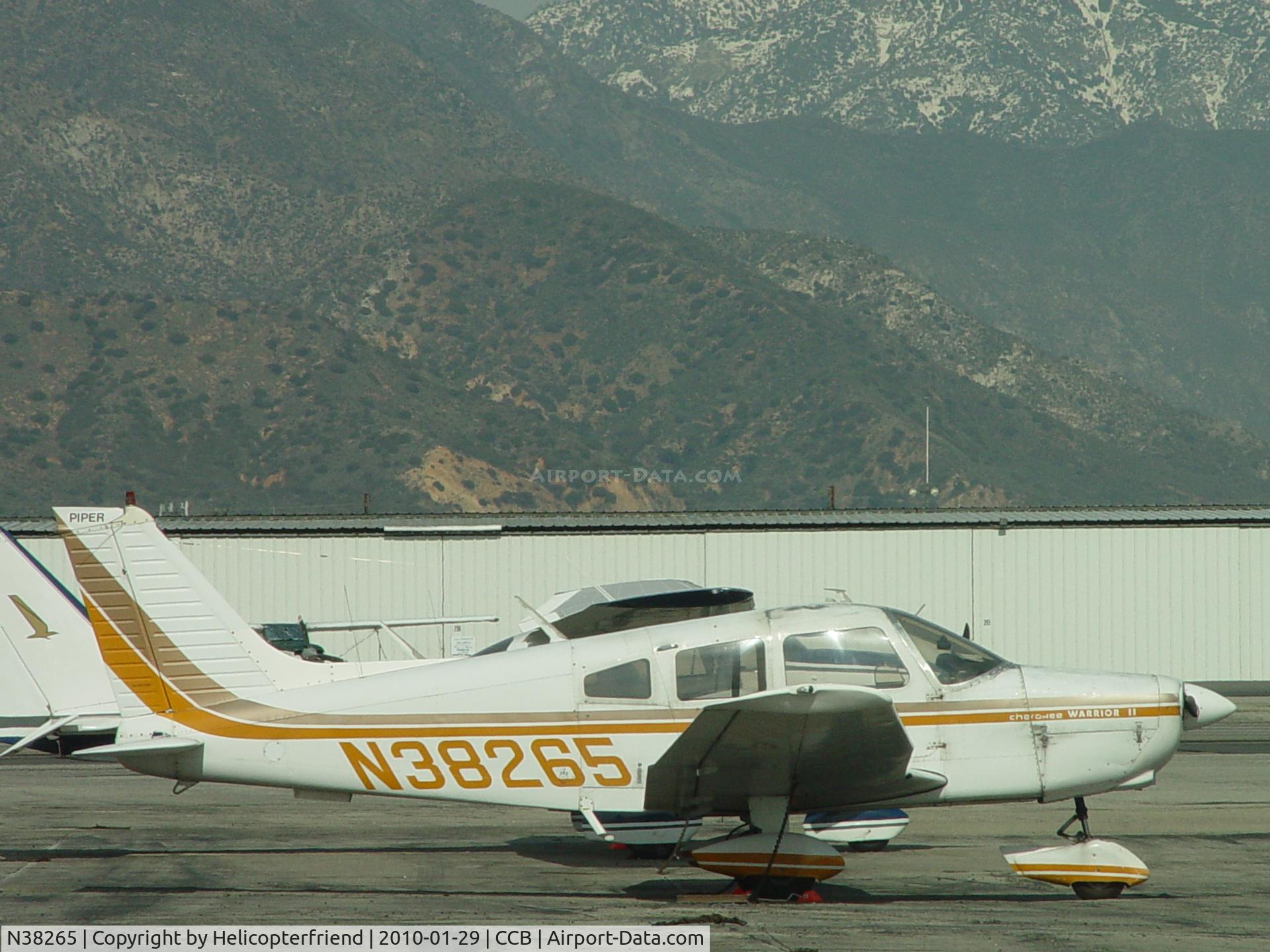N38265, 1977 Piper PA-28-161 C/N 28-7716236, Parked at Cable
