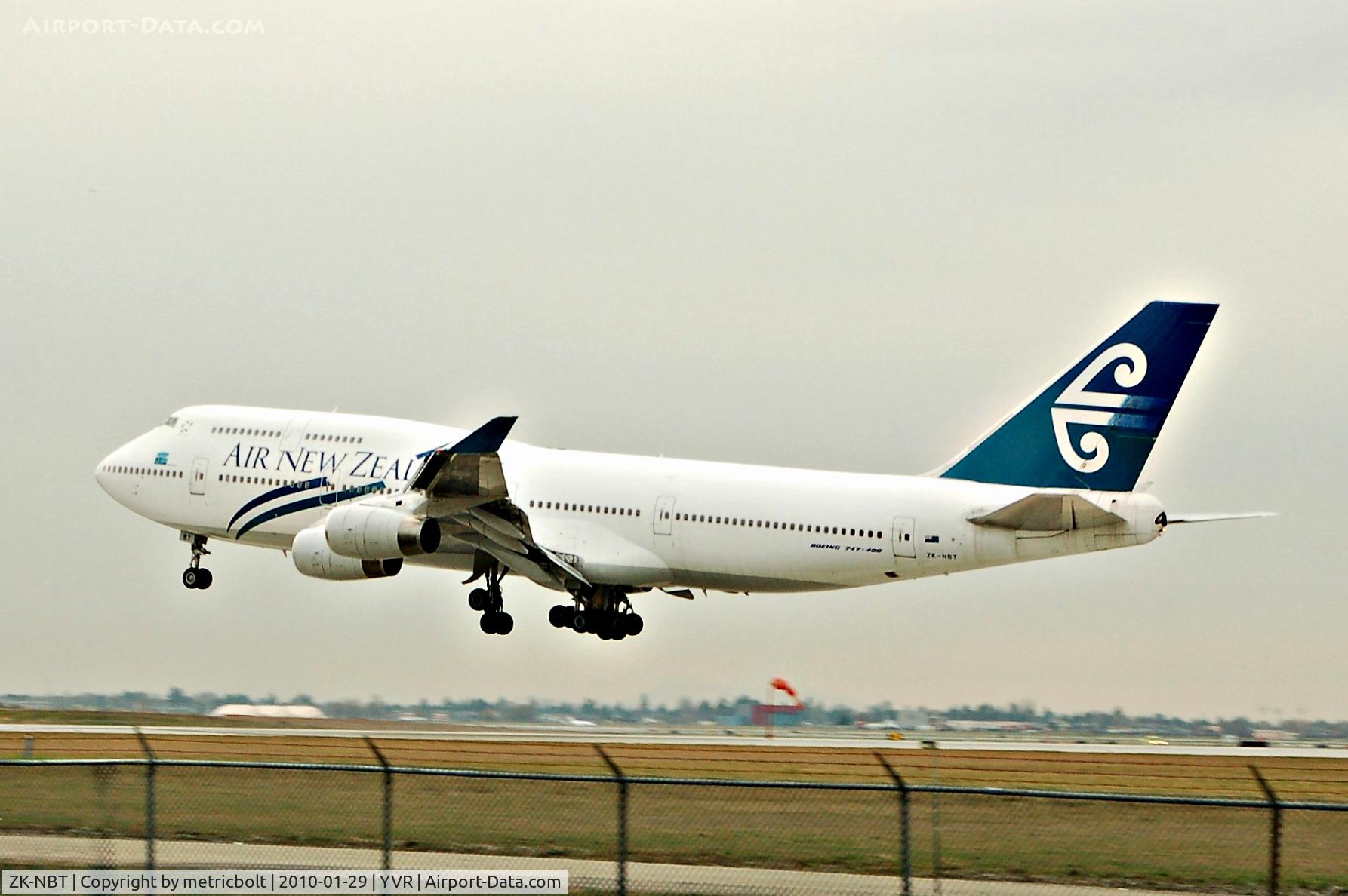 ZK-NBT, 1990 Boeing 747-419 C/N 24855, Landing at YVR