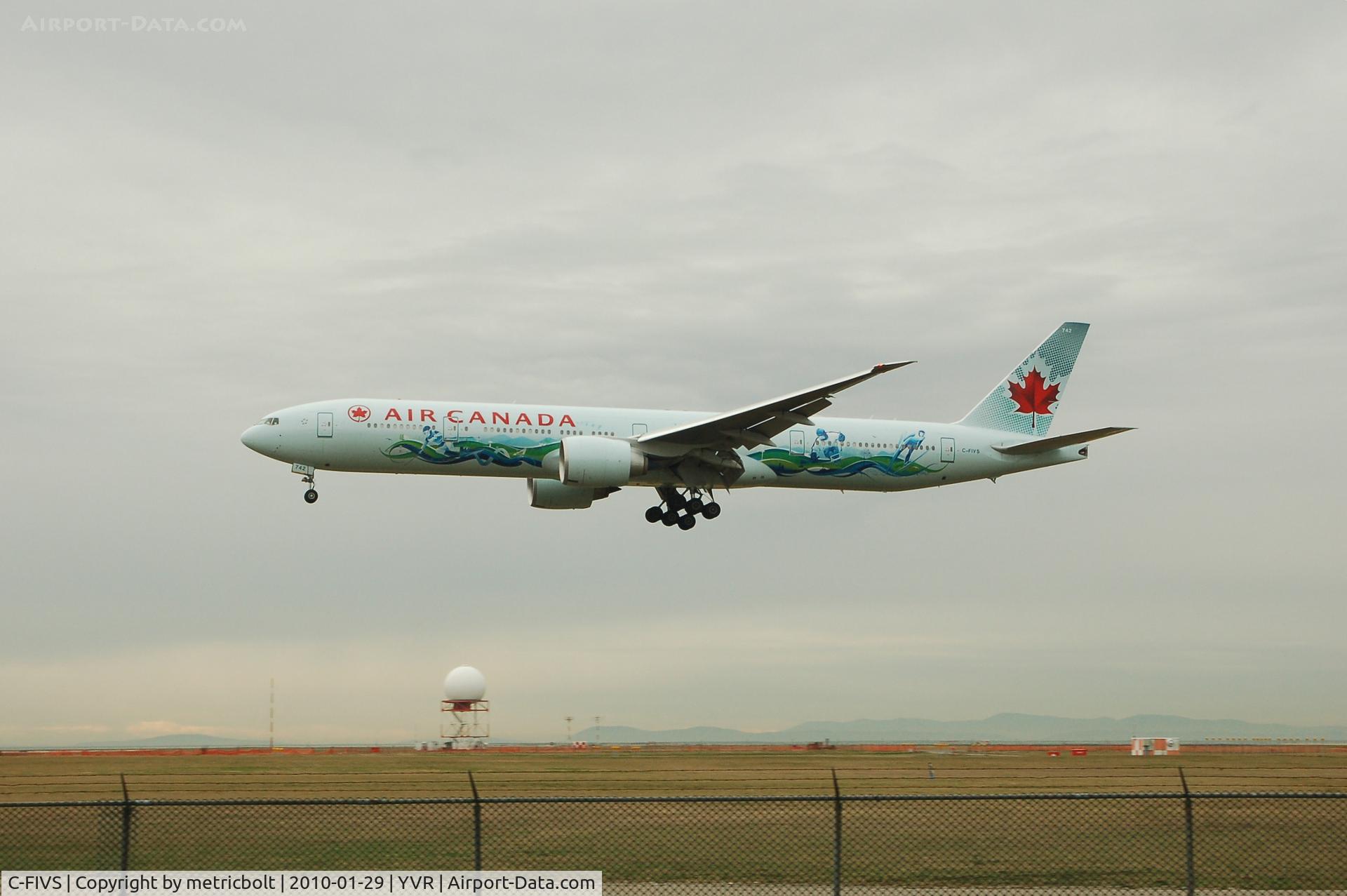 C-FIVS, 2009 Boeing 777-333/ER C/N 35784, Landing at YVR