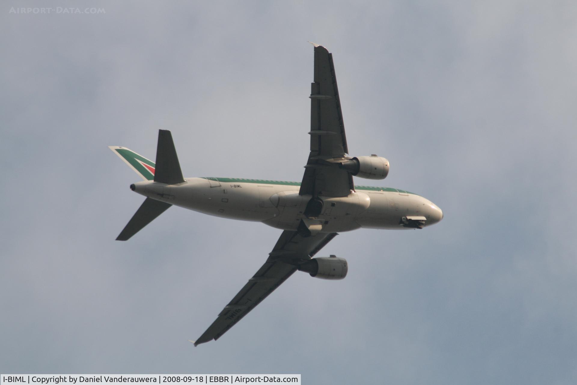 I-BIML, 2004 Airbus A319-112 C/N 2127, On approach to RWY 07L
