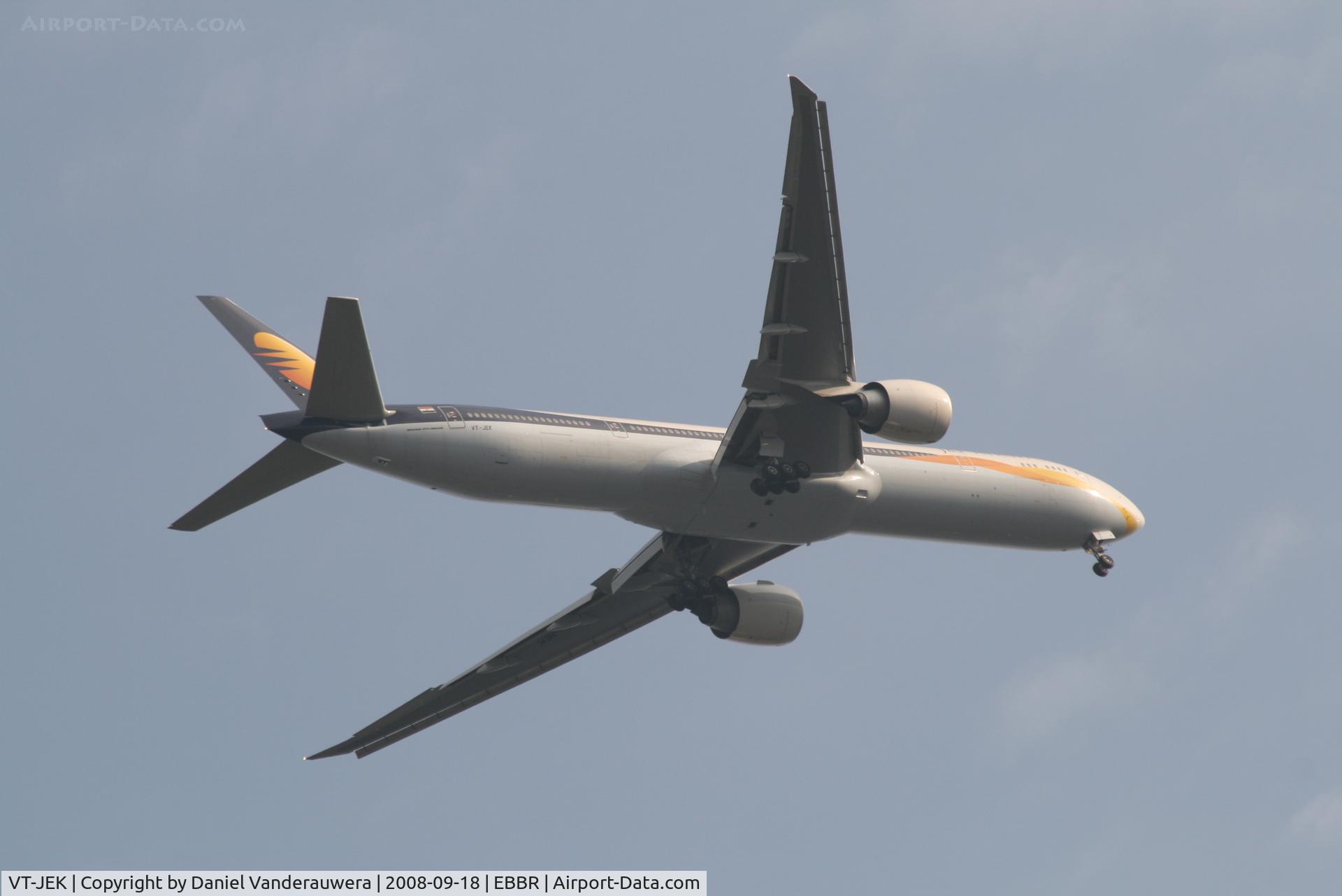 VT-JEK, 2008 Boeing 777-35R C/N 35165/696, On approach to RWY 07L