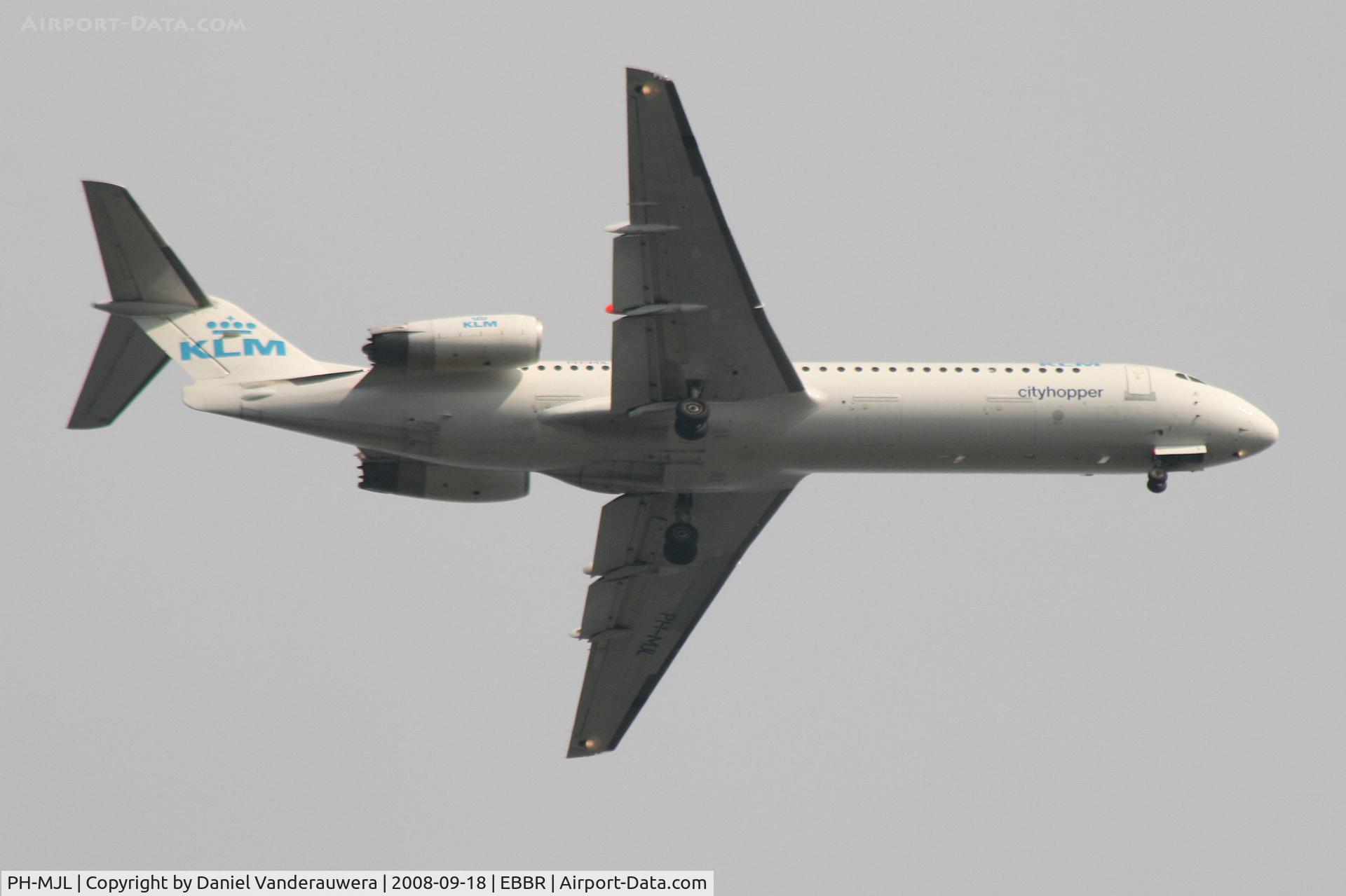 PH-MJL, 1994 Fokker 100 (F-28-0100) C/N 11527, On approach to RWY 07L
