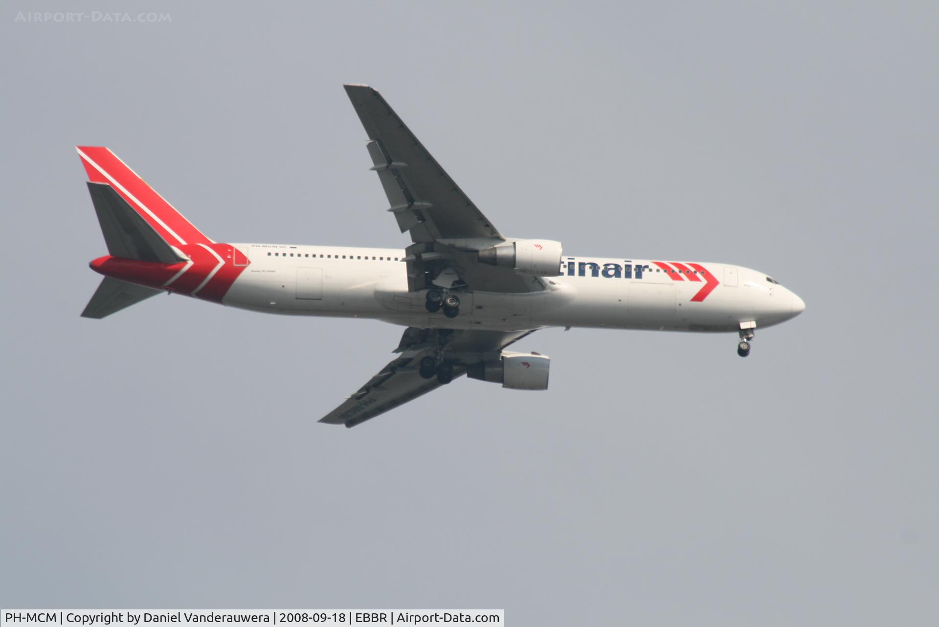 PH-MCM, 1992 Boeing 767-31A/ER C/N 26470, On approach to RWY 07L  (shot from Basilic of Koeckelberg)