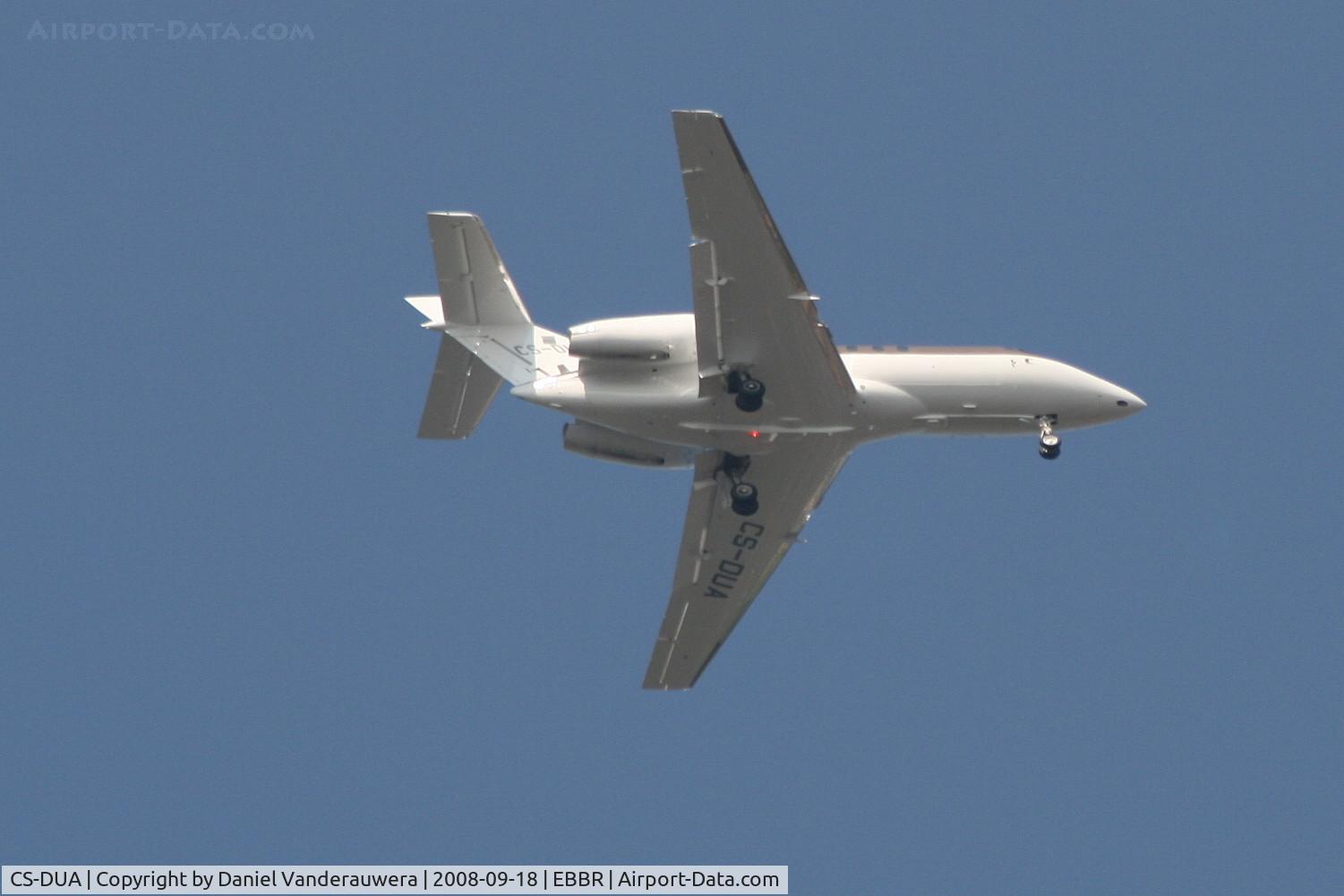 CS-DUA, 2008 Hawker Beechcraft 750 C/N HB-4, On approach to RWY 07L