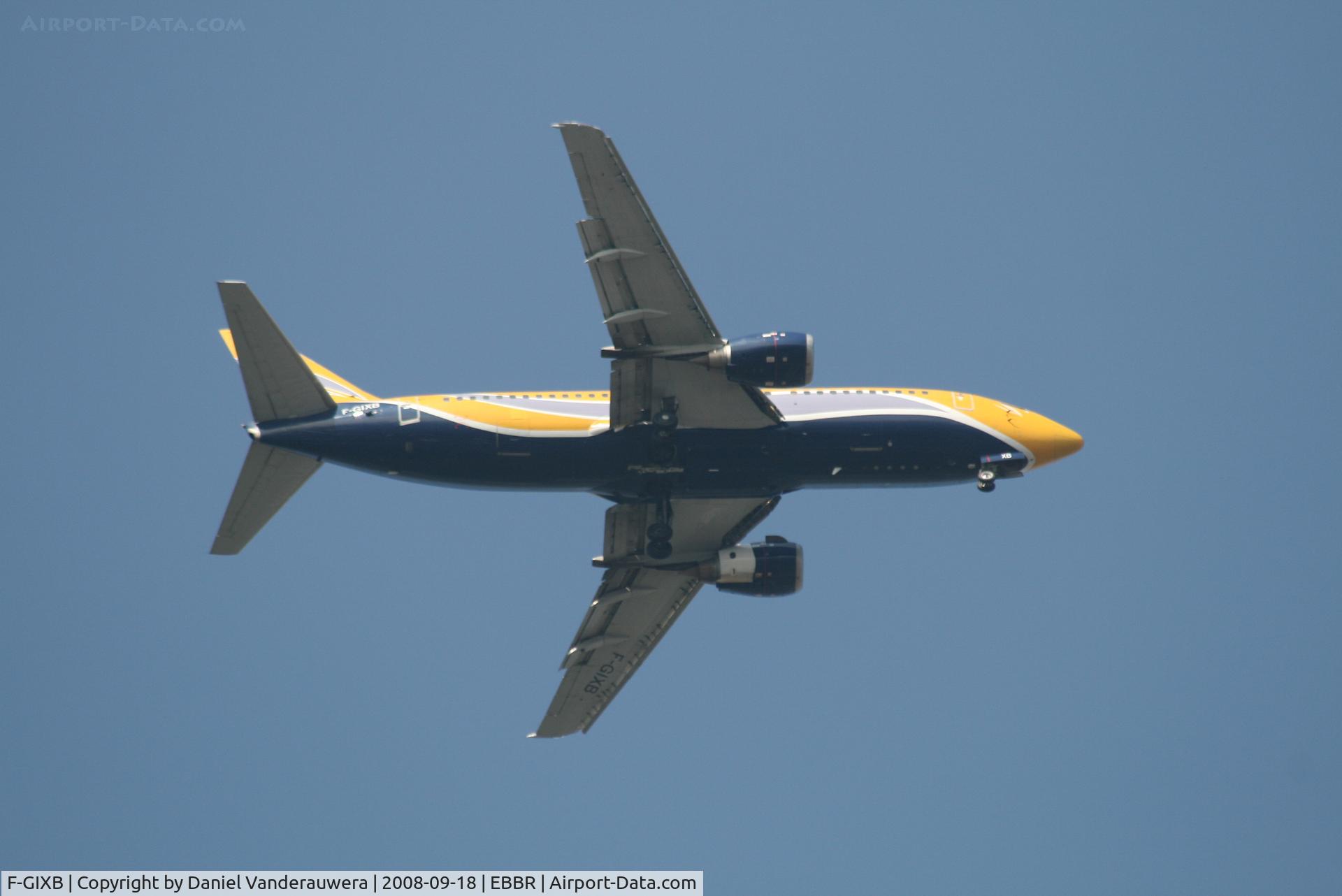 F-GIXB, 1990 Boeing 737-33A(QC) C/N 24789, On approach to RWY 07L