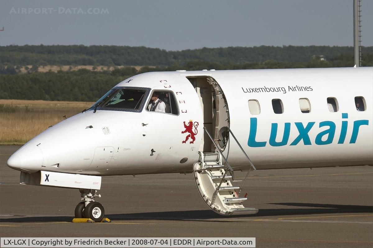LX-LGX, 1999 Embraer EMB-145LU (ERJ-145LU) C/N 145147, waiting for the passengers to embark