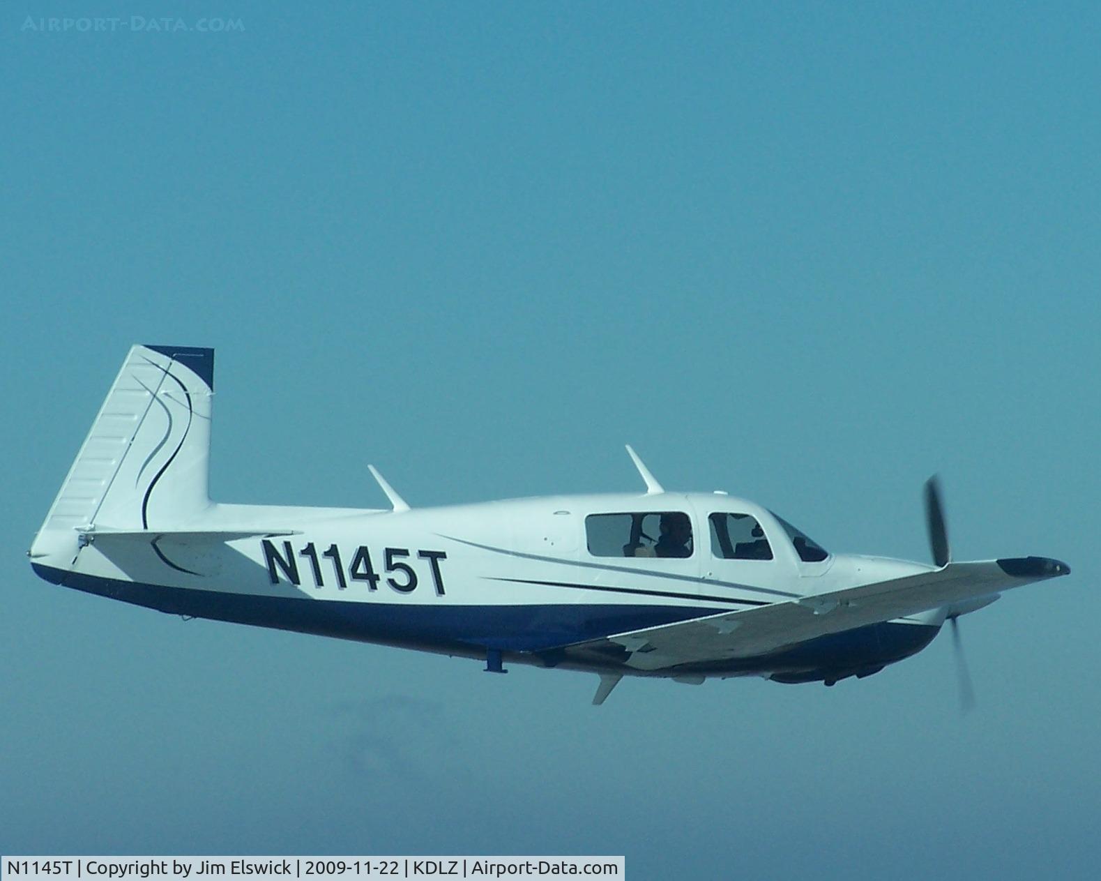N1145T, 1981 Mooney M20J 201 C/N 24-1191, N1145T in flight
