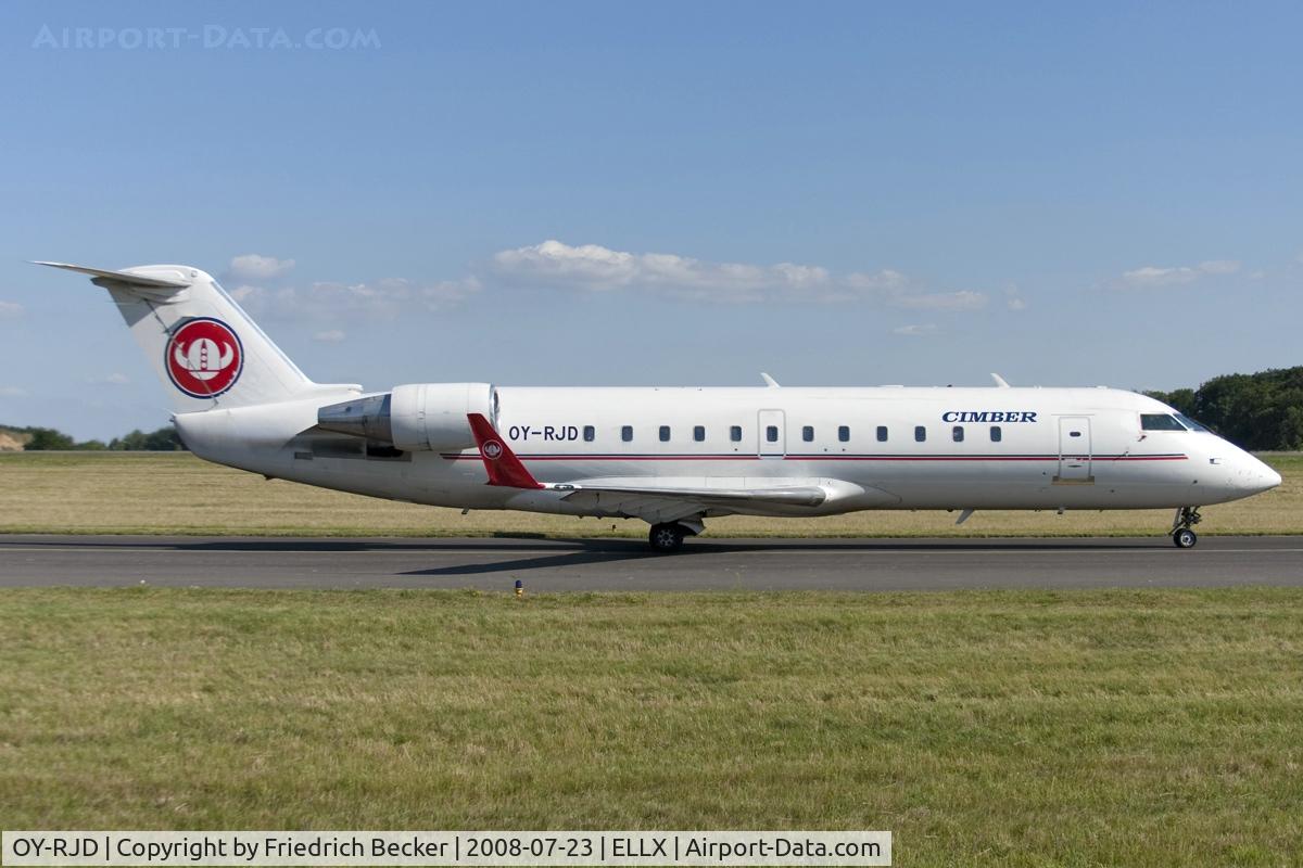 OY-RJD, 1993 Canadair CRJ-100LR (CL-600-2B19) C/N 7007, taxying to the active
