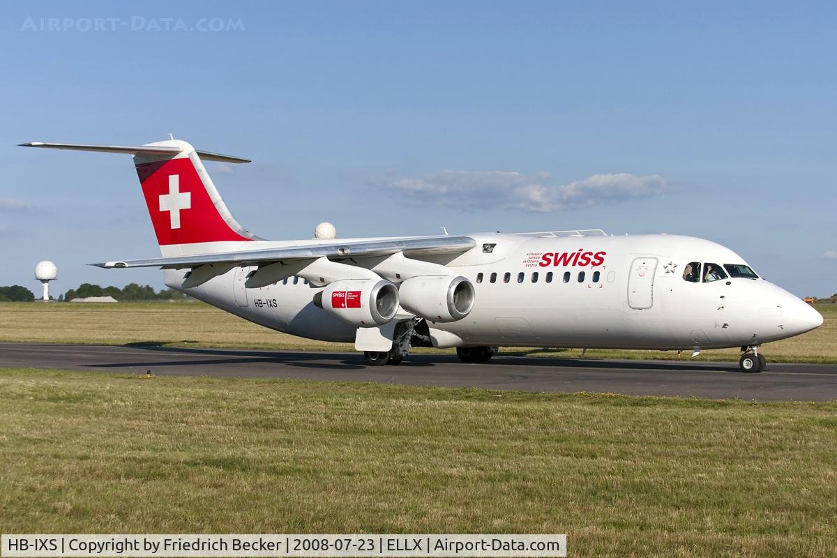 HB-IXS, 1995 British Aerospace Avro 146-RJ100 C/N E3280, taxying to the active