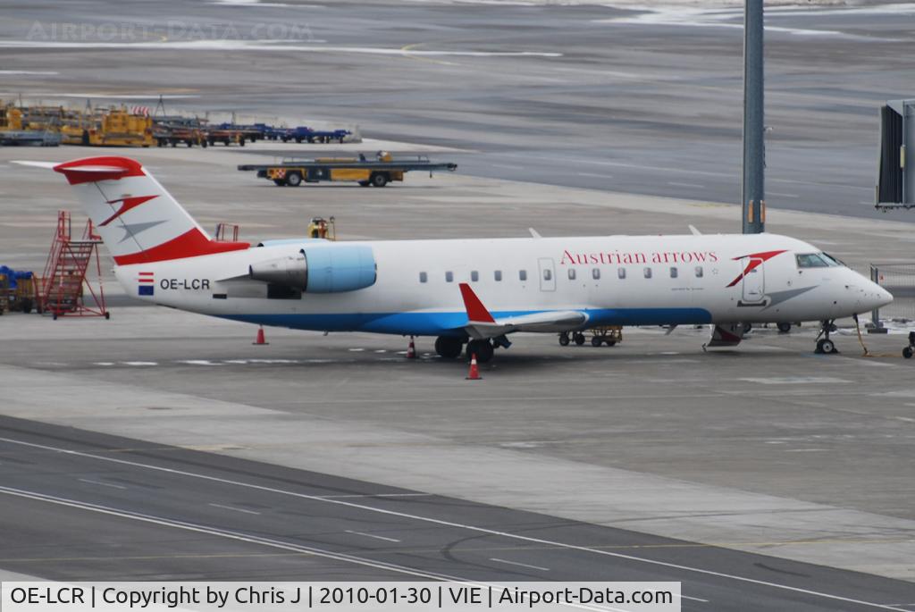 OE-LCR, 2003 Canadair CRJ-200LR (CL-600-2B19) C/N 7910, Austrian arrows CRJ