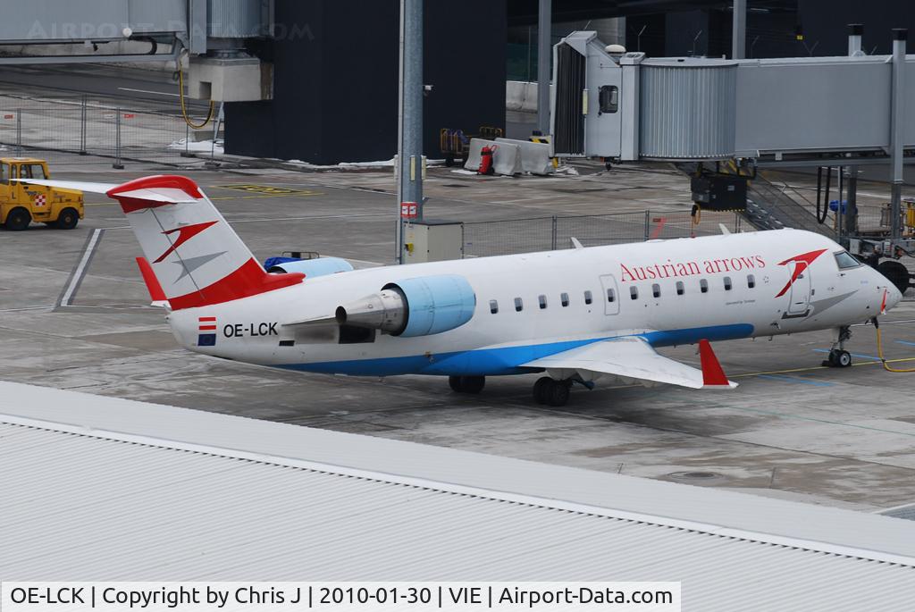 OE-LCK, 1997 Canadair CRJ-200LR (CL-600-2B19) C/N 7148, Austrian arrows CRJ