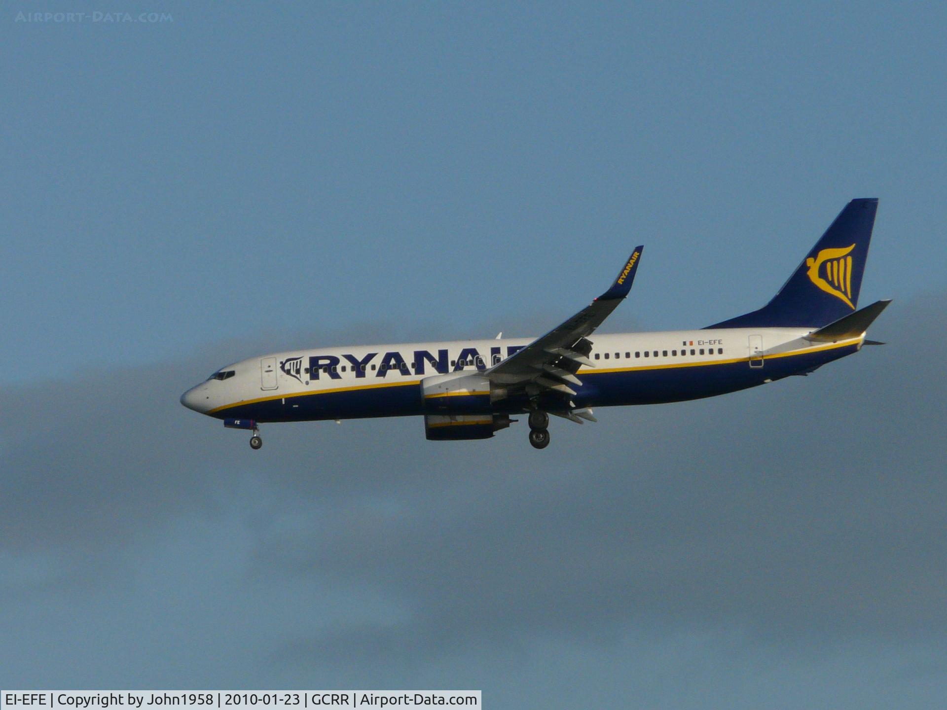 EI-EFE, 2009 Boeing 737-8AS C/N 37533, About to land