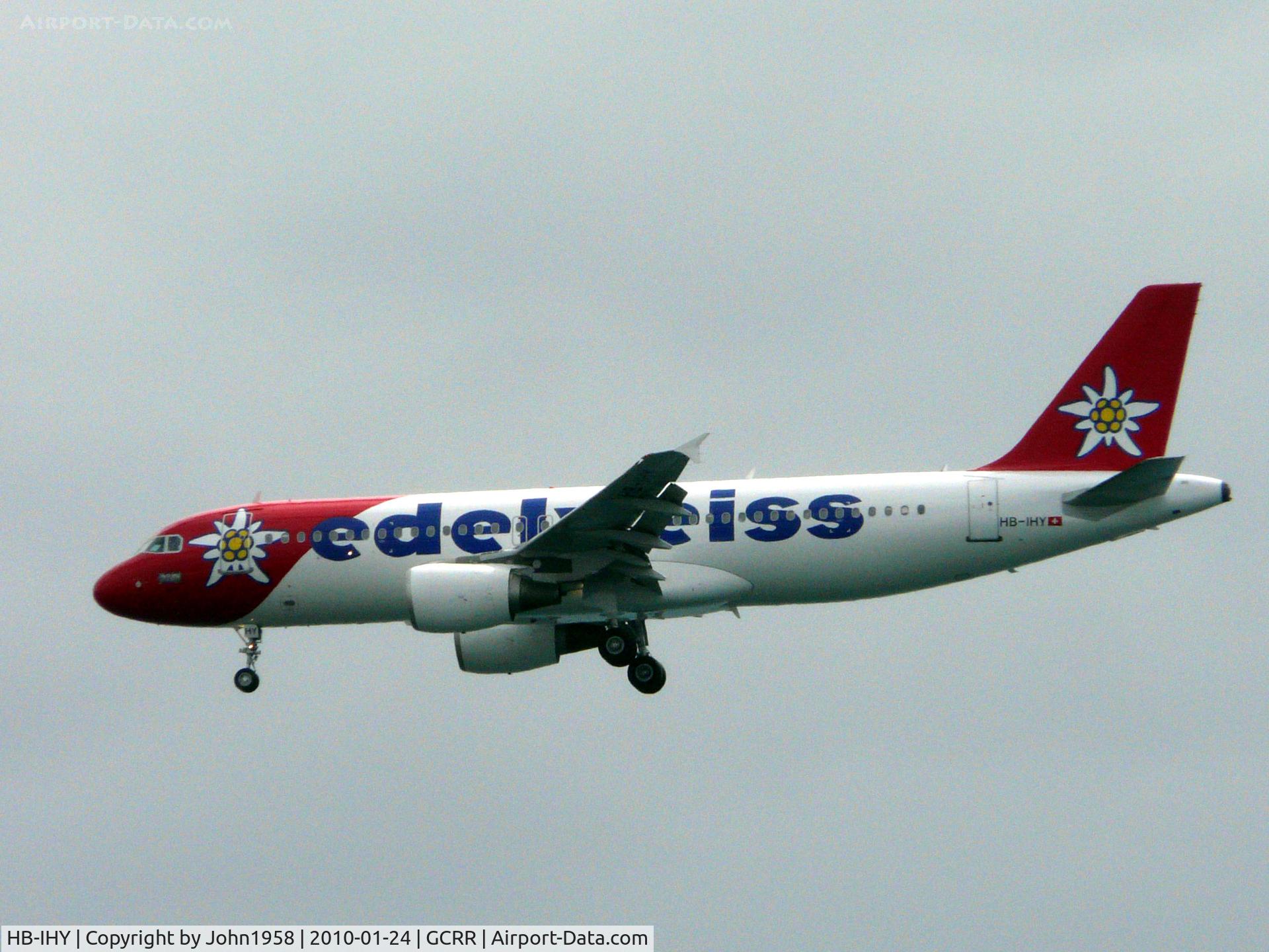 HB-IHY, 1998 Airbus A320-214 C/N 947, About to land