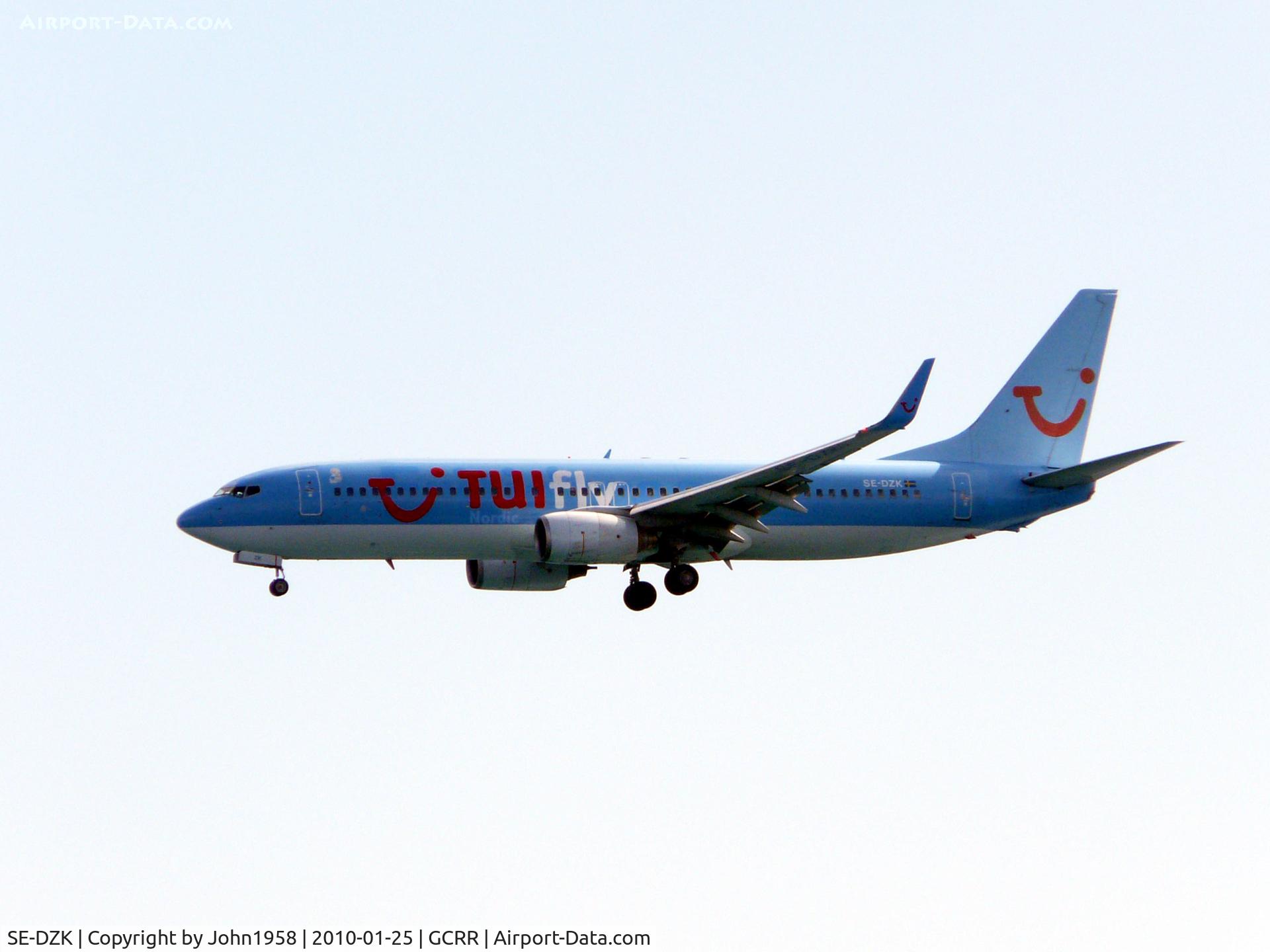 SE-DZK, 2000 Boeing 737-804 C/N 28231, About to land