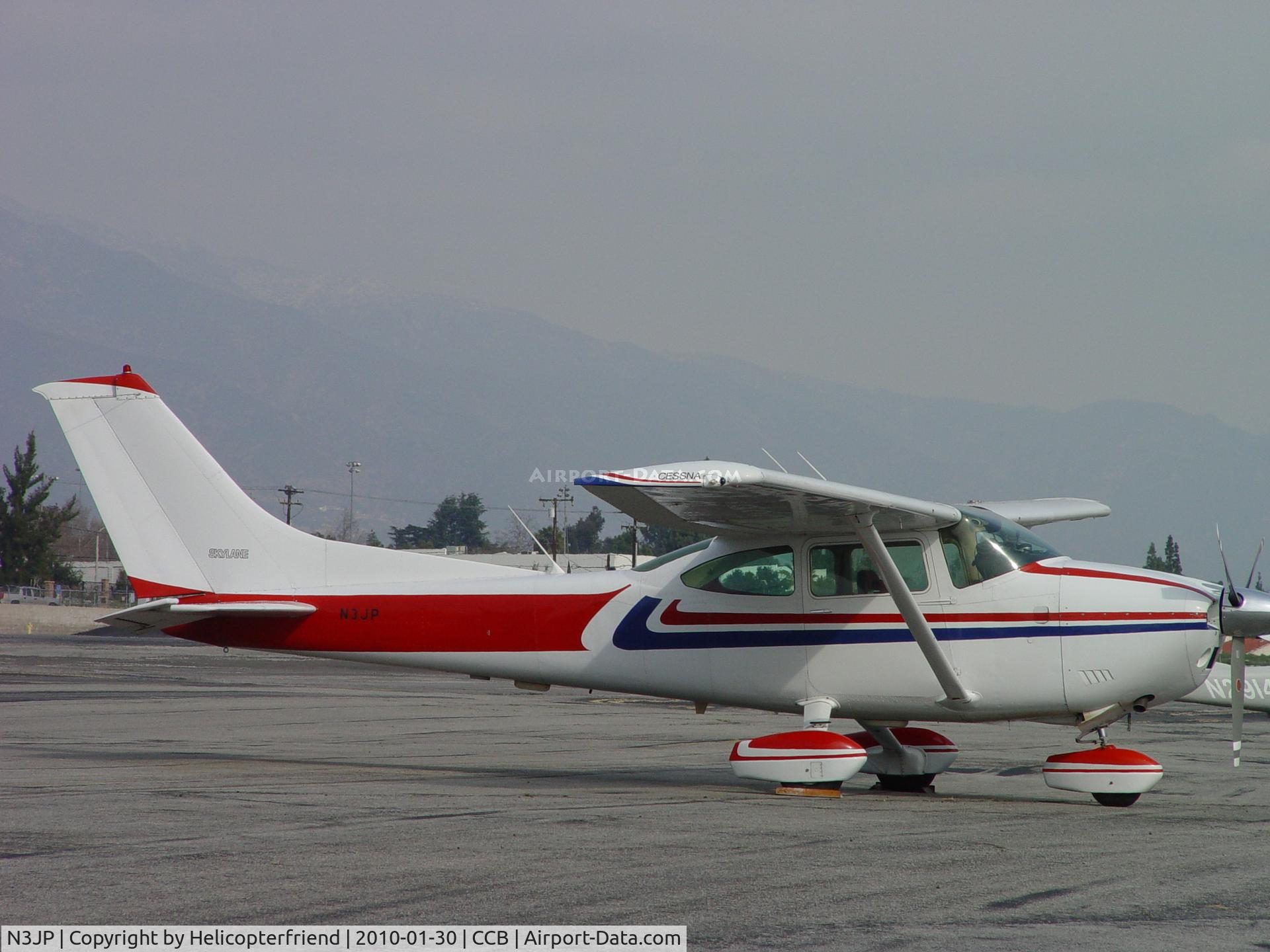 N3JP, 1978 Cessna 182Q Skylane C/N 18266230, Parked