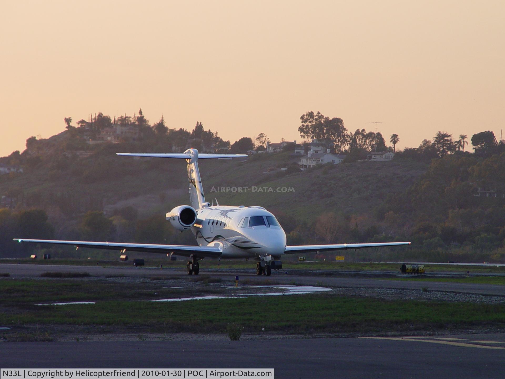 N33L, 2000 Cessna 650 C/N 650-7118, Taxiing to runway 26L at Brackett