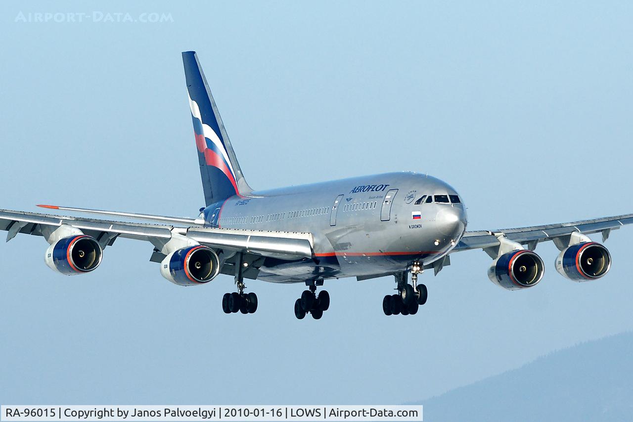 RA-96015, 1995 Ilyushin Il-96-300 C/N 74393201012, Aeroflot Ilyushin IL96-300 to final approach