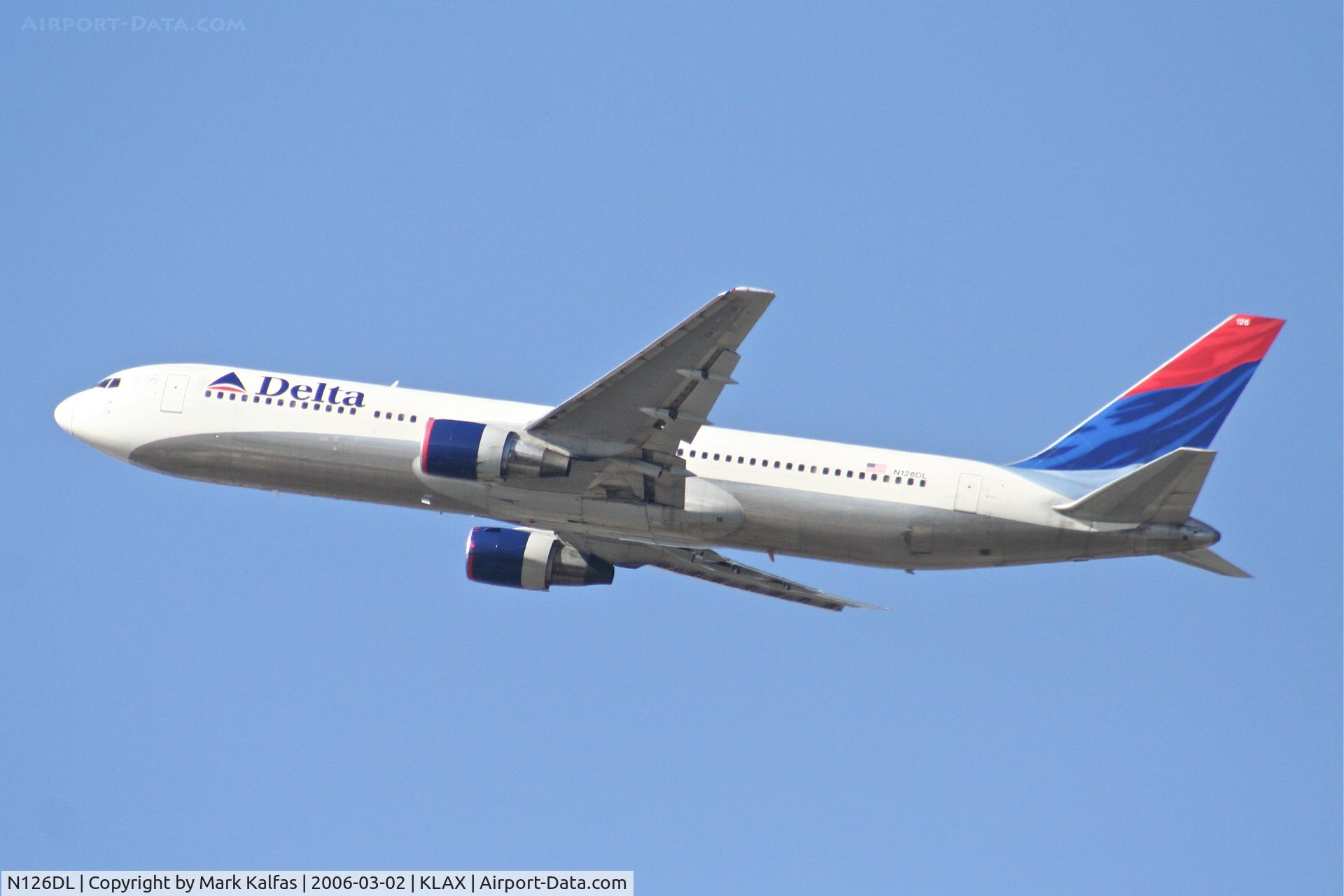 N126DL, 1988 Boeing 767-332 C/N 24076, Delta Airlines Boeing 767-332, 25R departure KLAX.