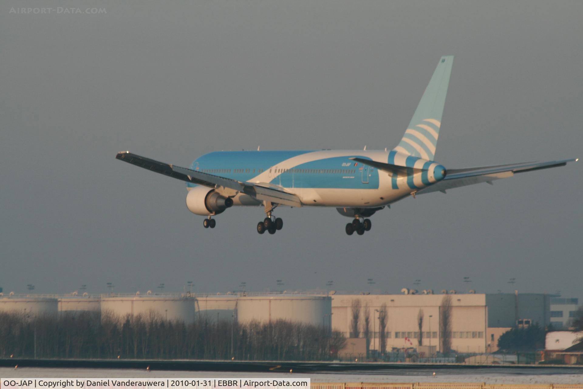 OO-JAP, 2001 Boeing 767-38E/ER C/N 30840, Flight JAF602 is descending to RWY 25L