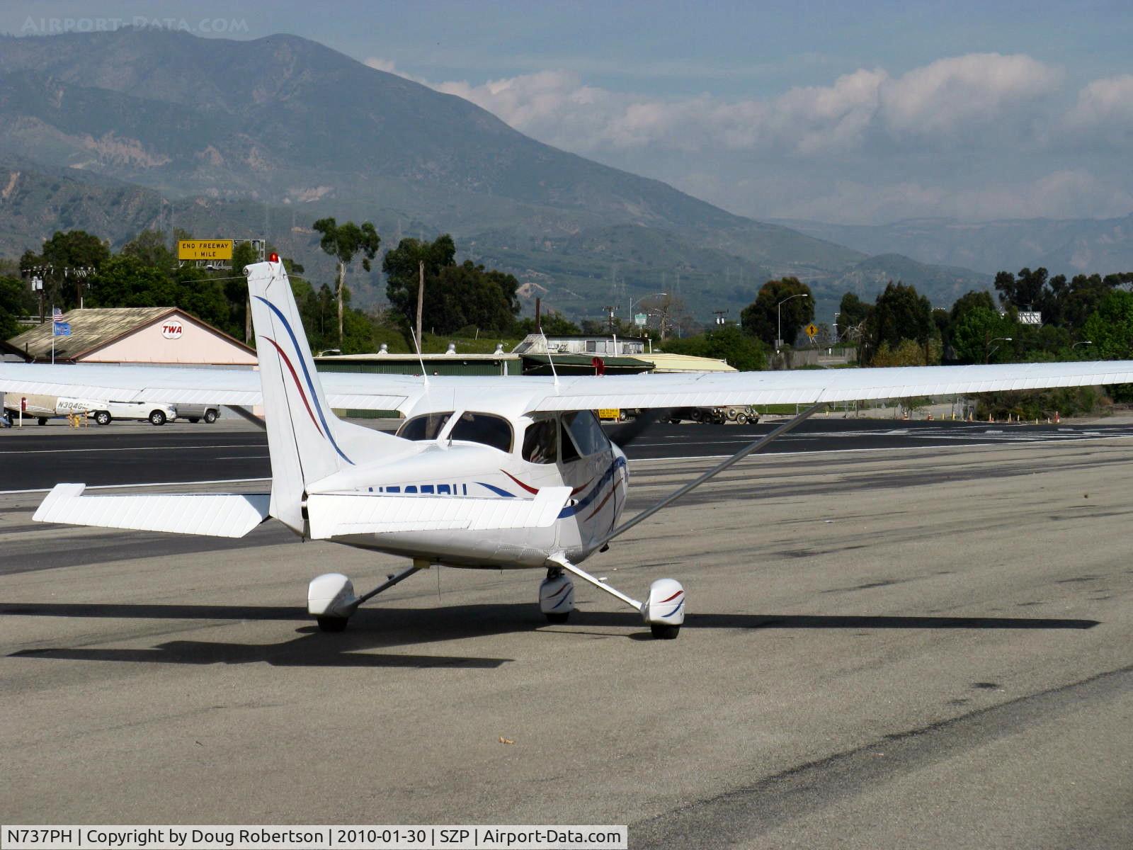 N737PH, 1977 Cessna 172N C/N 17269564, 1977 Cessna 172N, Lycoming O-320-H2AD 160 Hp, taxi