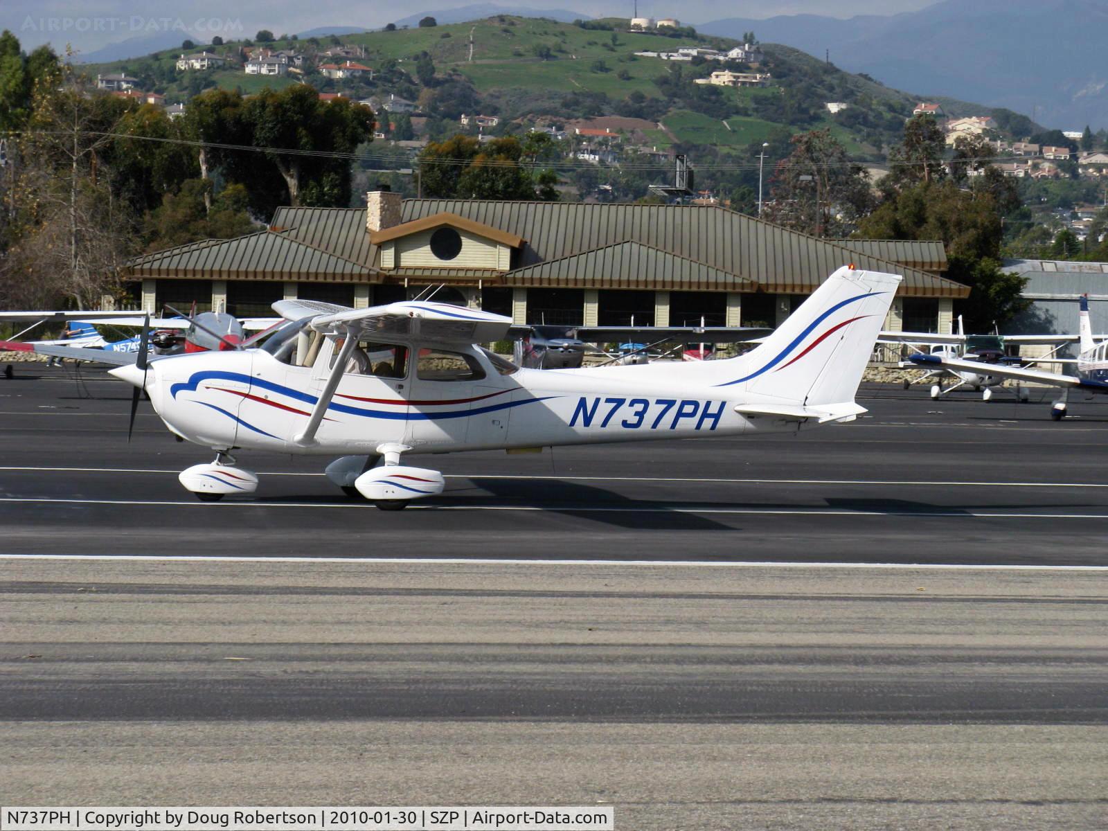 N737PH, 1977 Cessna 172N C/N 17269564, 1977 Cessna 172N, Lycoming O-320-H2AD 160 Hp, landing roll Rwy 22