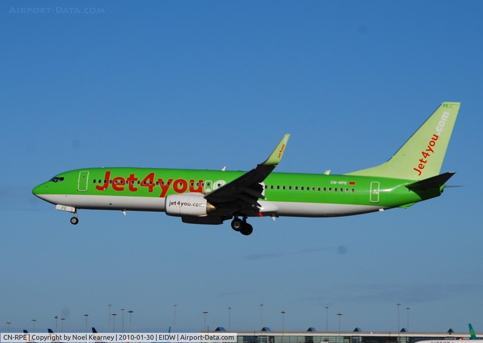 CN-RPE, 1999 Boeing 737-8K5 C/N 27990, Landing Rwy 28