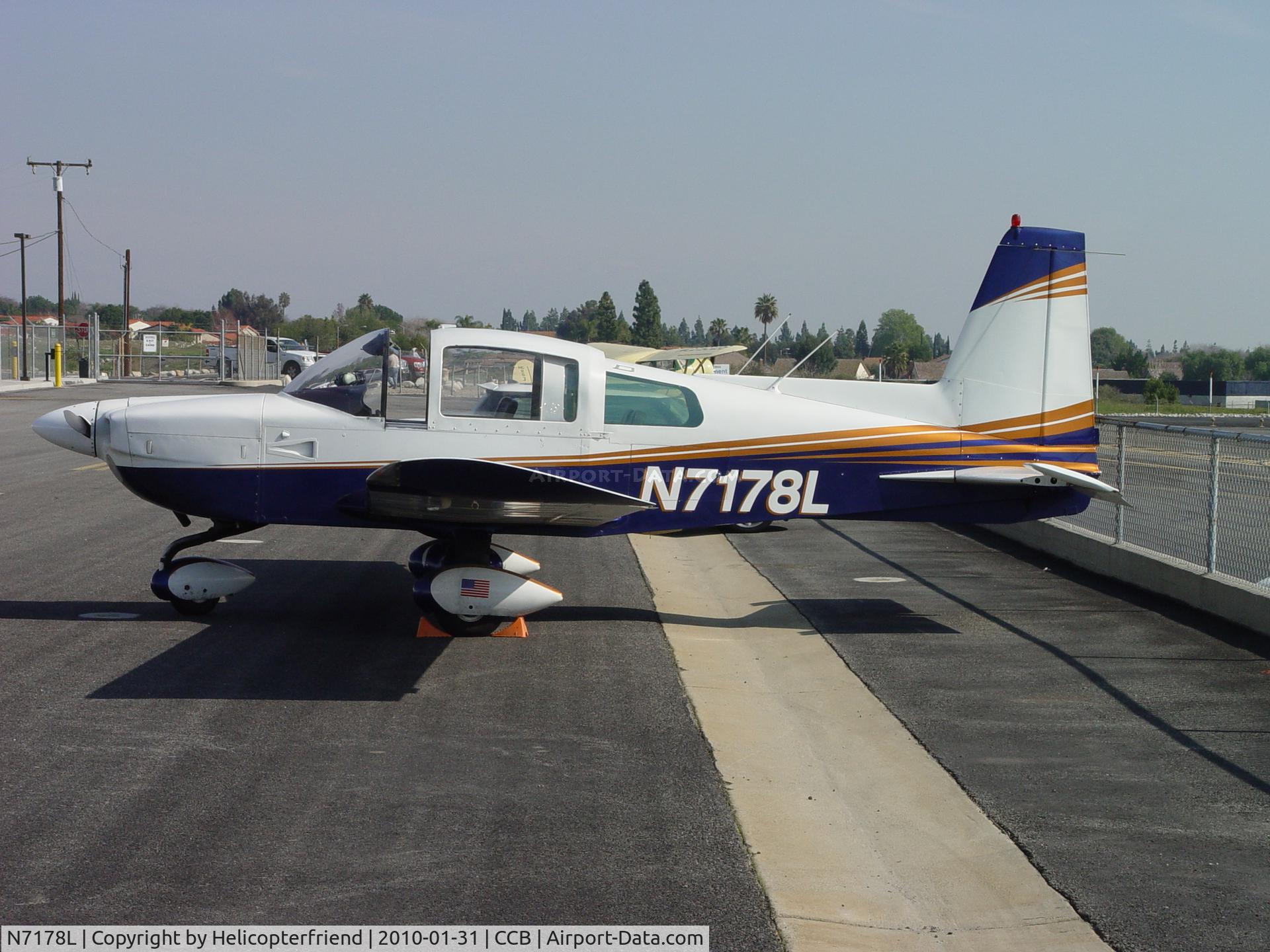 N7178L, 1974 Grumman American AA-5 Traveler C/N AA5-0678, Parked in the sun