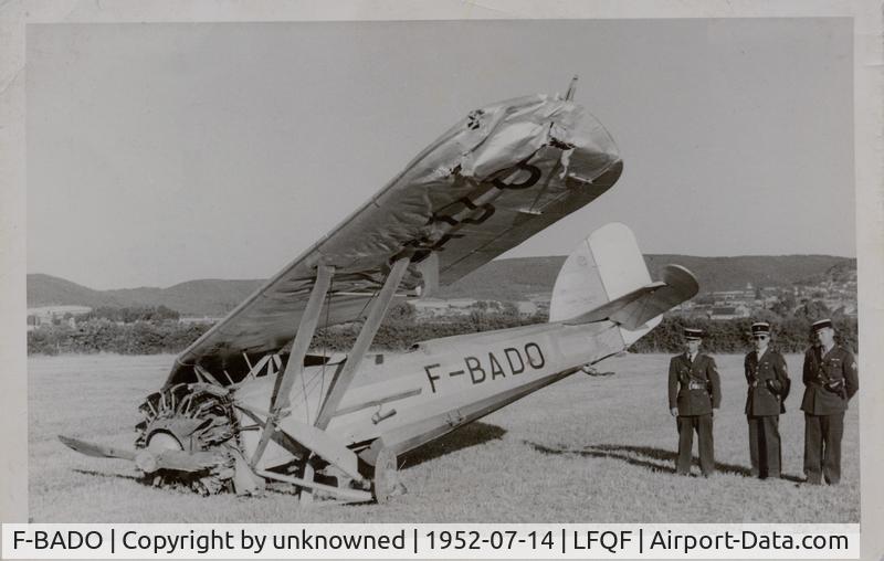 F-BADO, Morane-Saulnier MS-230 C/N 1041, after an emergency landing, the passenger had dropped the tank
