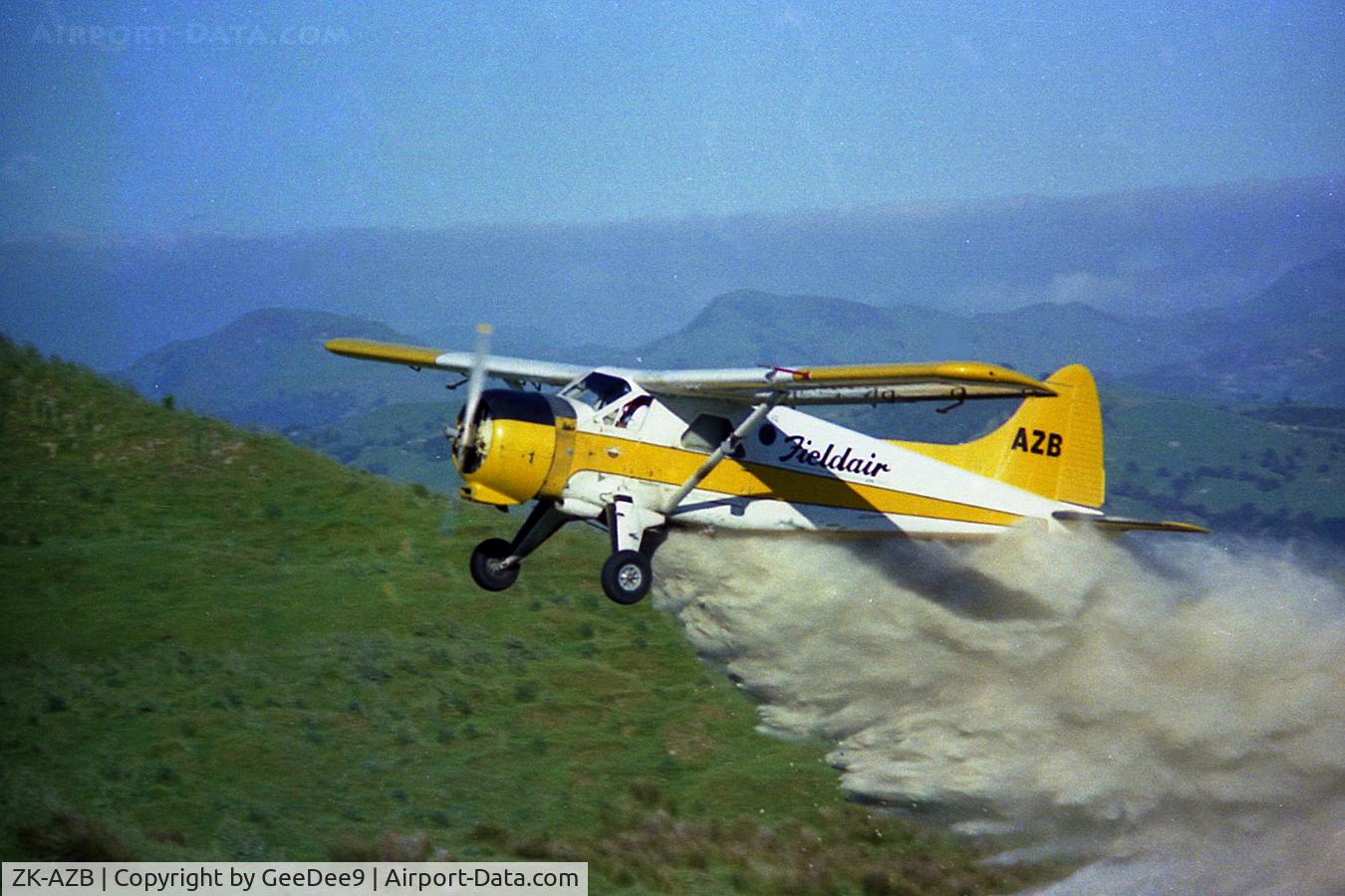 ZK-AZB, 1951 De Havilland Canada DHC-2 Beaver C/N 156, Topdressing near Gisborne 1980