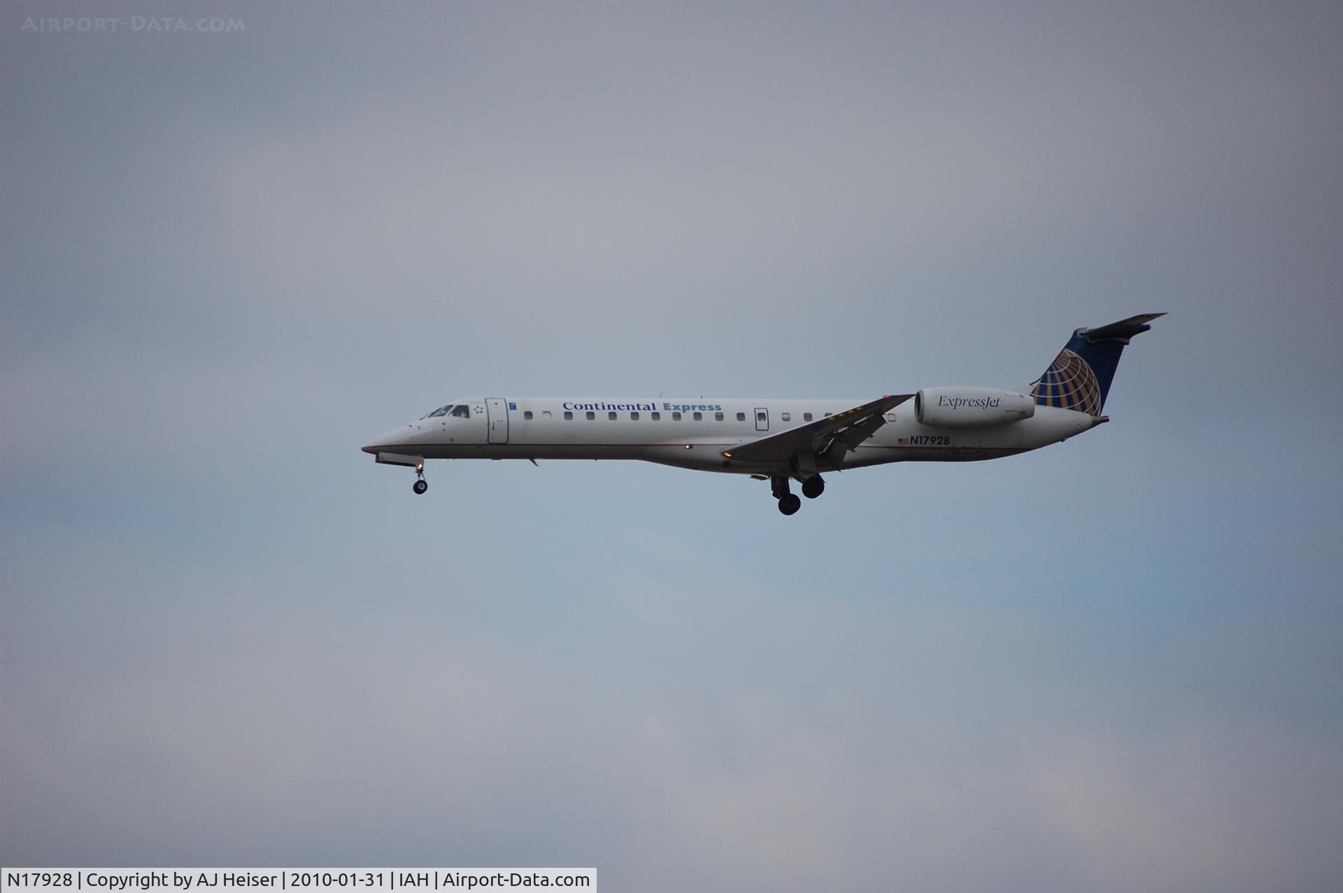 N17928, 1996 Embraer EMB-145EP (ERJ-145EP) C/N 145007, Short final rwy 26L