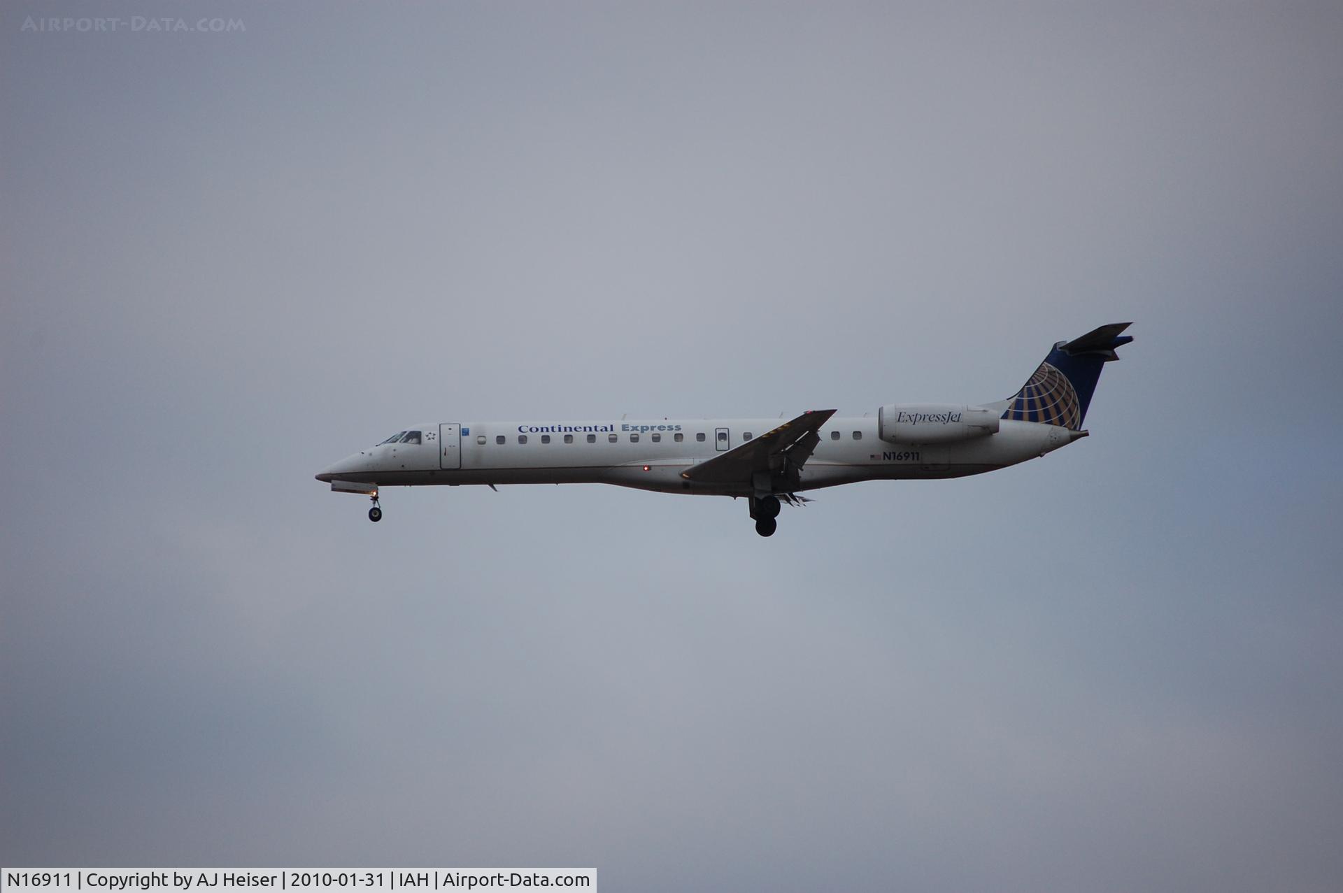N16911, 2001 Embraer ERJ-145LR (EMB-145LR) C/N 145446, Short final rwy 26L
