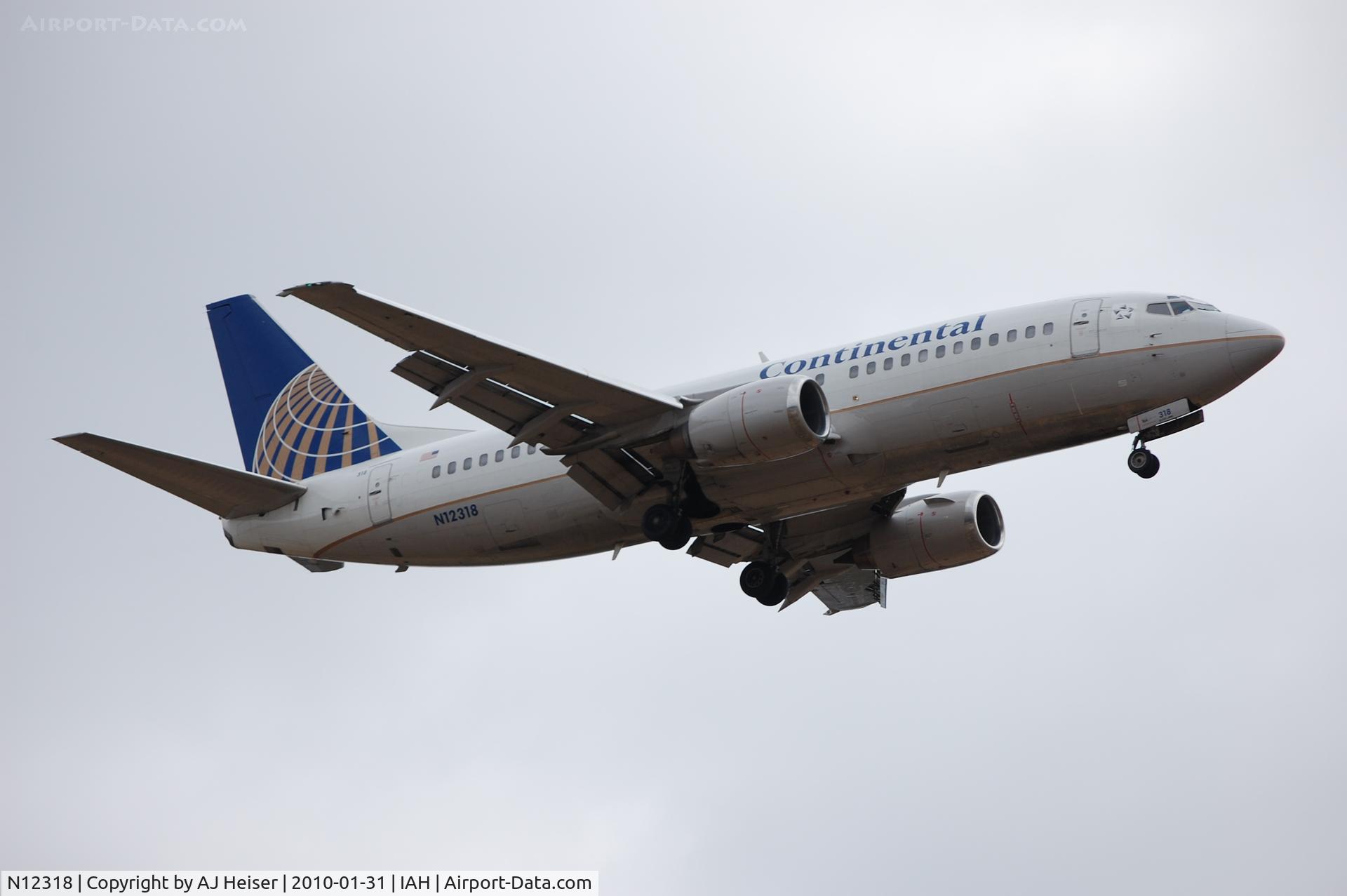 N12318, 1986 Boeing 737-3TO C/N 23369, Short final rwy 27