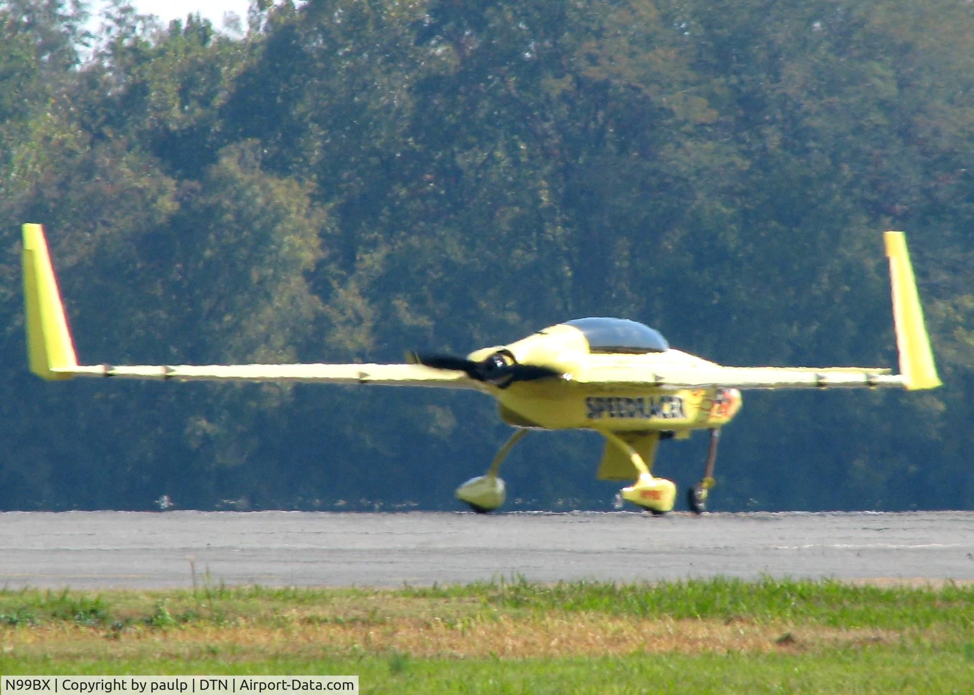 N99BX, 1993 Rutan Long-EZ C/N 001 (N99BX), Landing on runway 14 at Downtown Shreveport.
