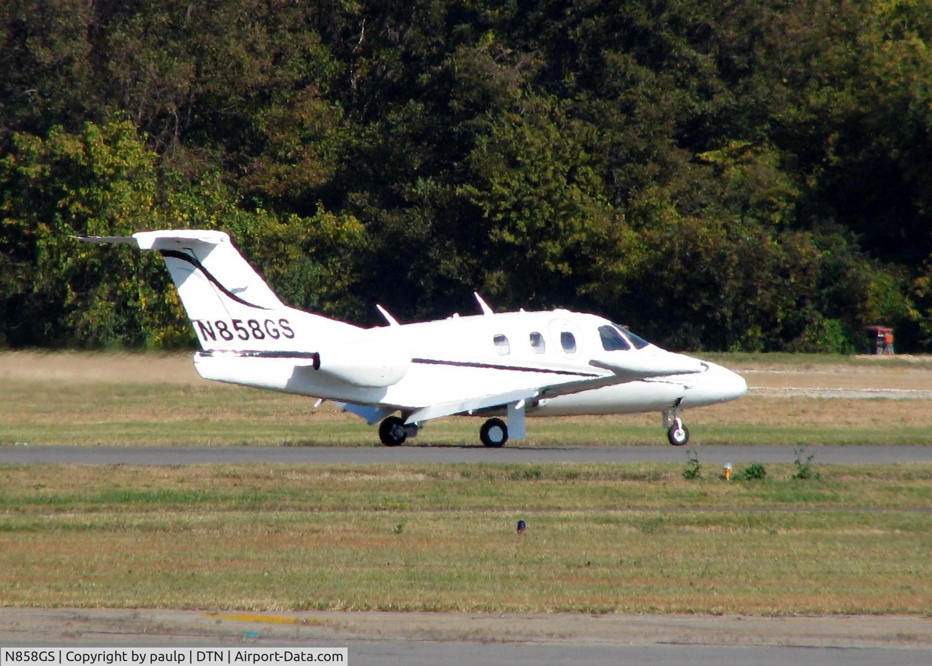 N858GS, 2007 Eclipse Aviation Corp EA500 C/N 000039, At Downtown Shreveport.
