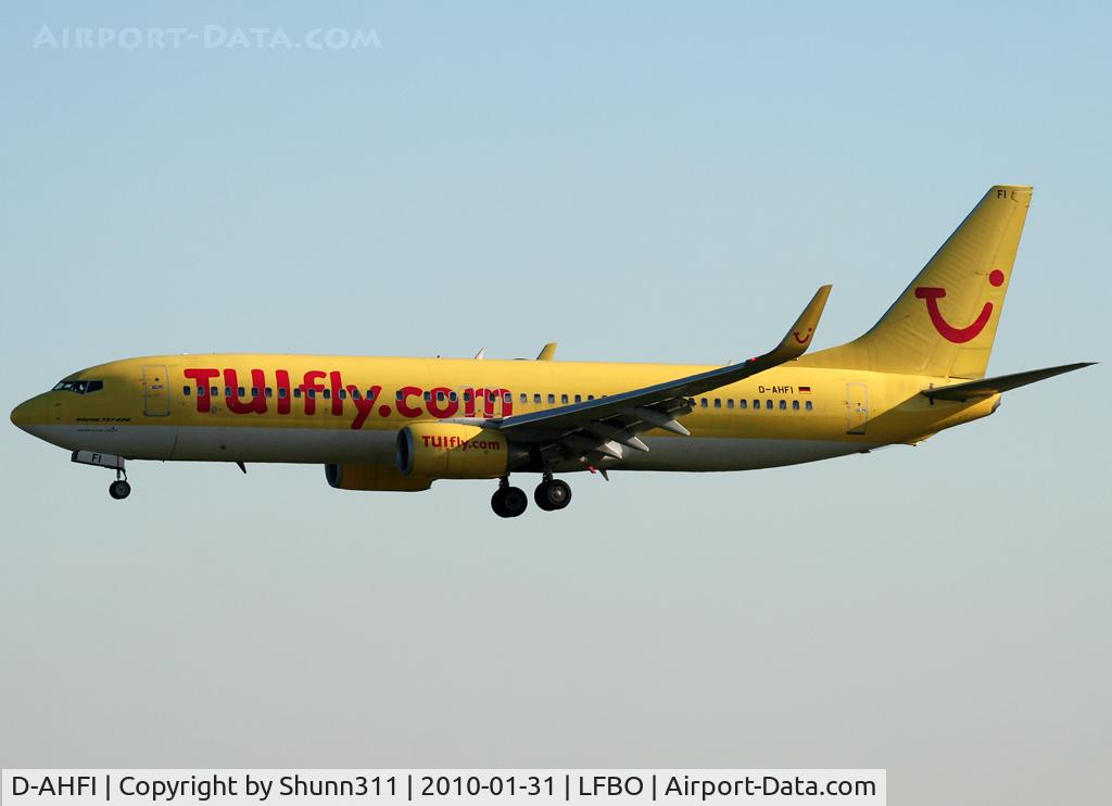 D-AHFI, 1999 Boeing 737-8K5 C/N 27984, Emergency landing on rwy 32R...