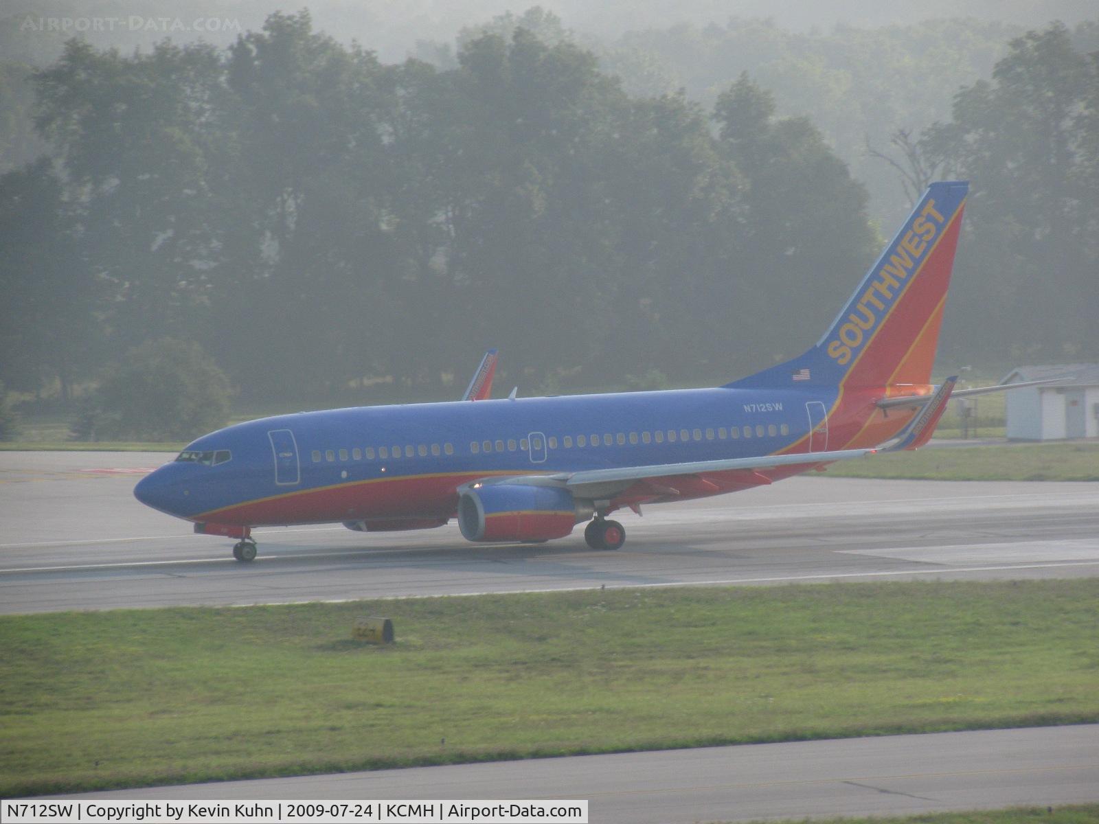 N712SW, 1998 Boeing 737-7H4 C/N 27846, The day started out pretty foggy
