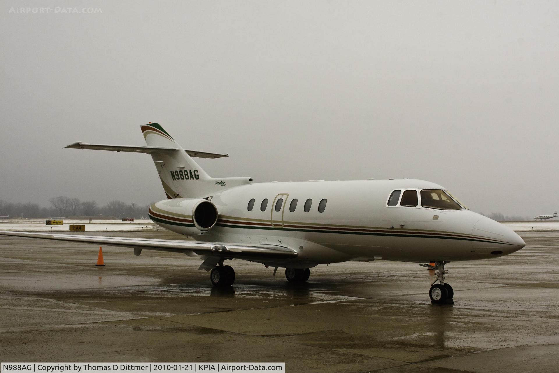 N988AG, Hawker Beechcraft Hawker 900XP C/N HA-0088, N988AG waiting on ramp