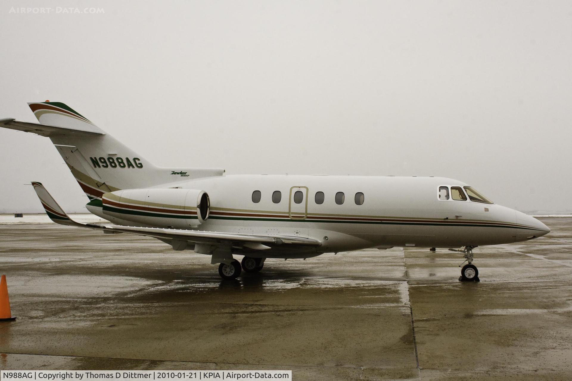 N988AG, Hawker Beechcraft Hawker 900XP C/N HA-0088, N988AG right side view